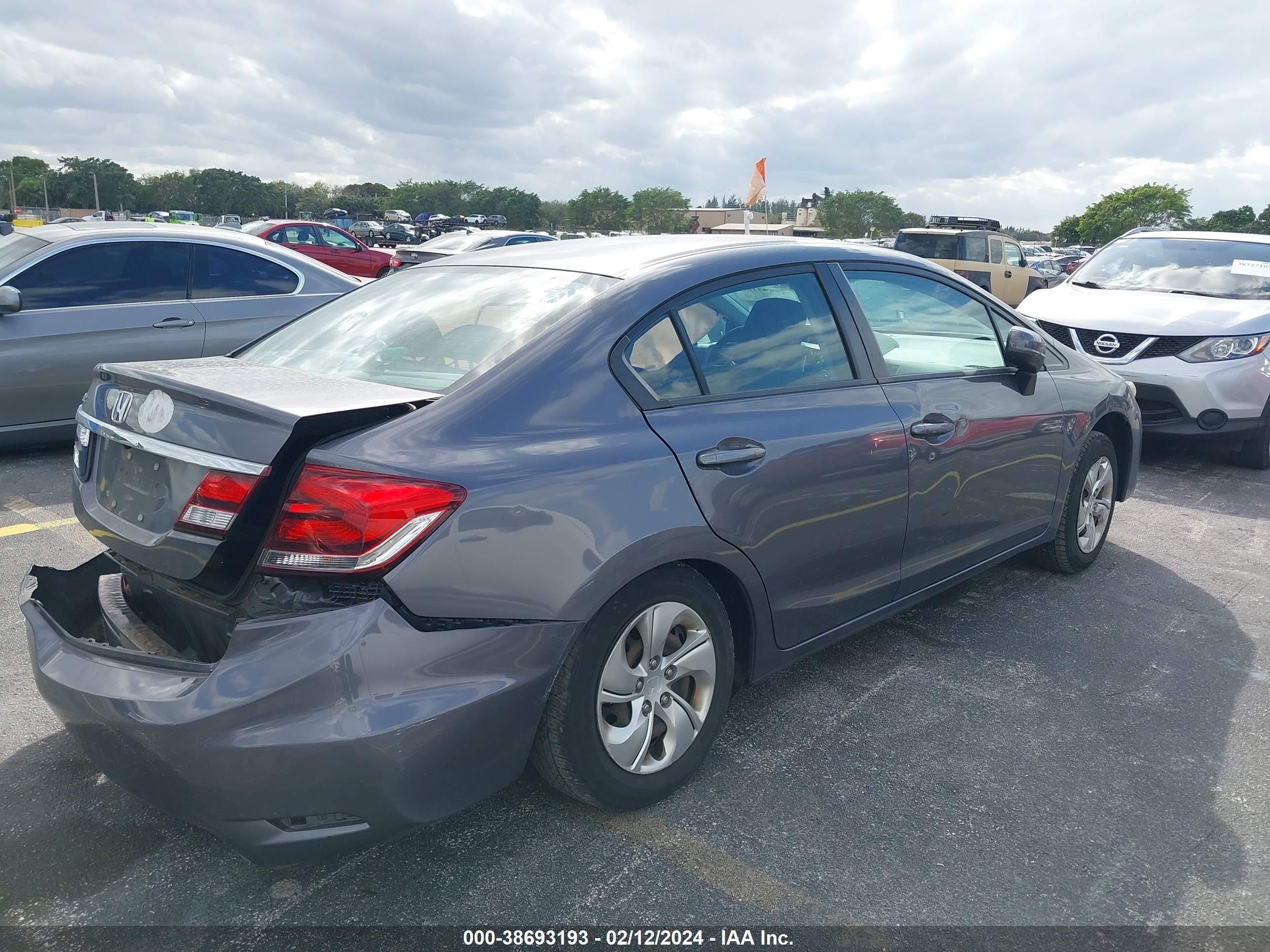 Photo 3 VIN: 2HGFB2F58EH513553 - HONDA CIVIC 