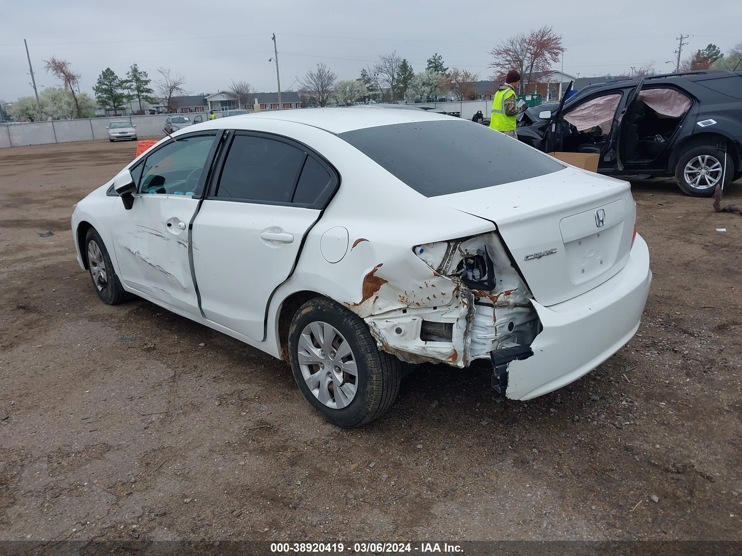 Photo 2 VIN: 2HGFB2F5XCH564212 - HONDA CIVIC 