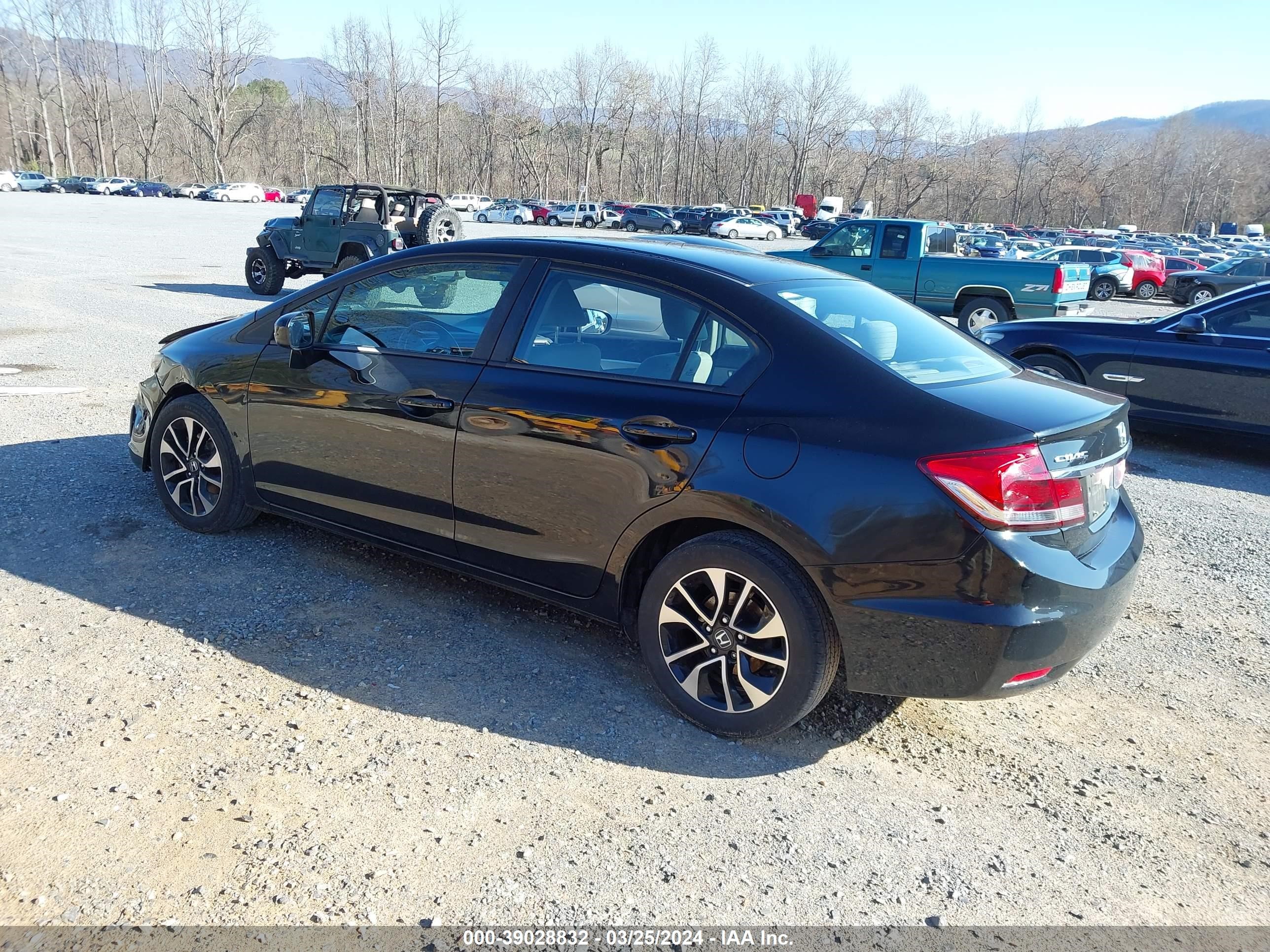 Photo 2 VIN: 2HGFB2F81EH523626 - HONDA CIVIC 