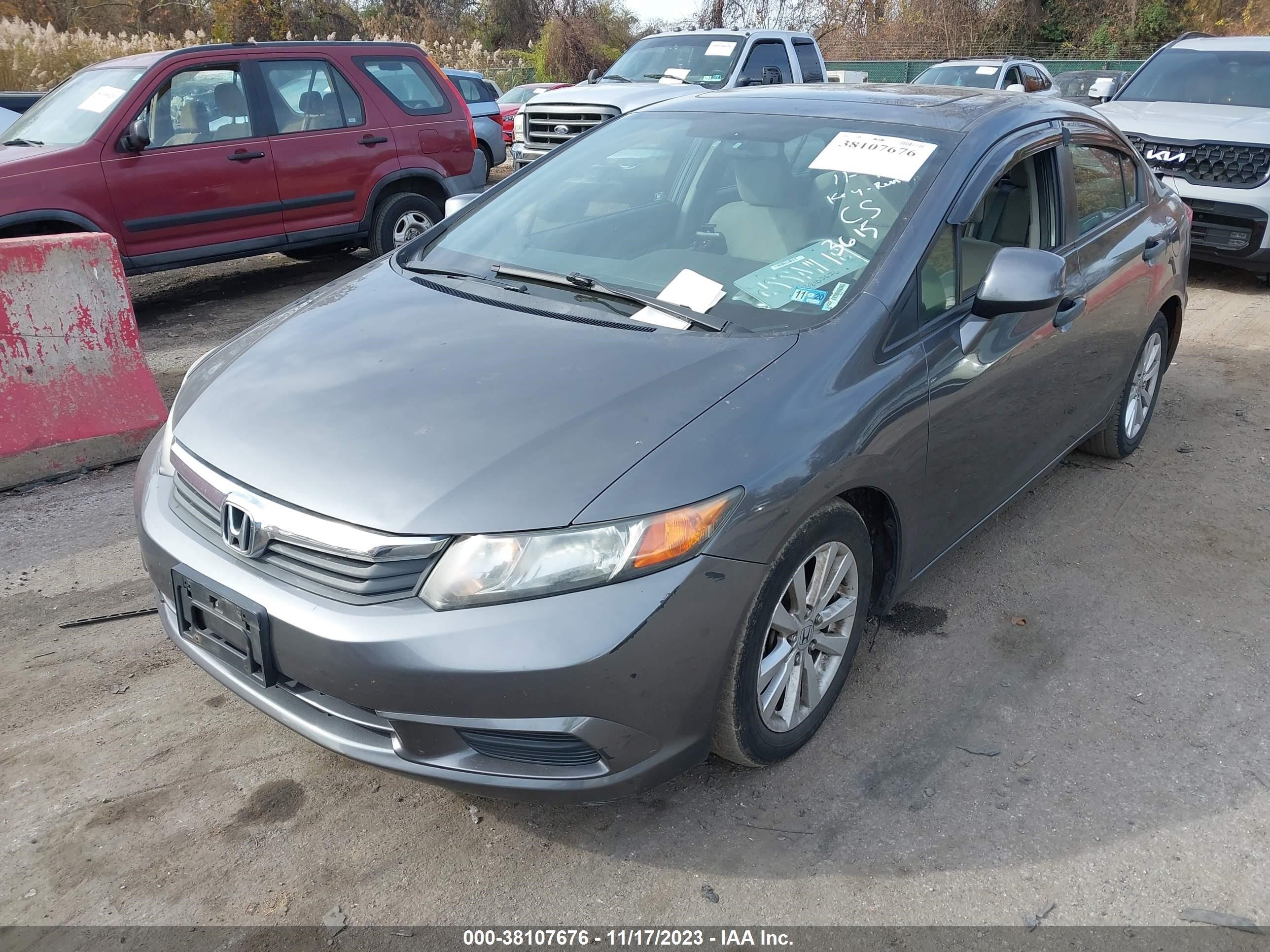 Photo 1 VIN: 2HGFB2F82CH313615 - HONDA CIVIC 