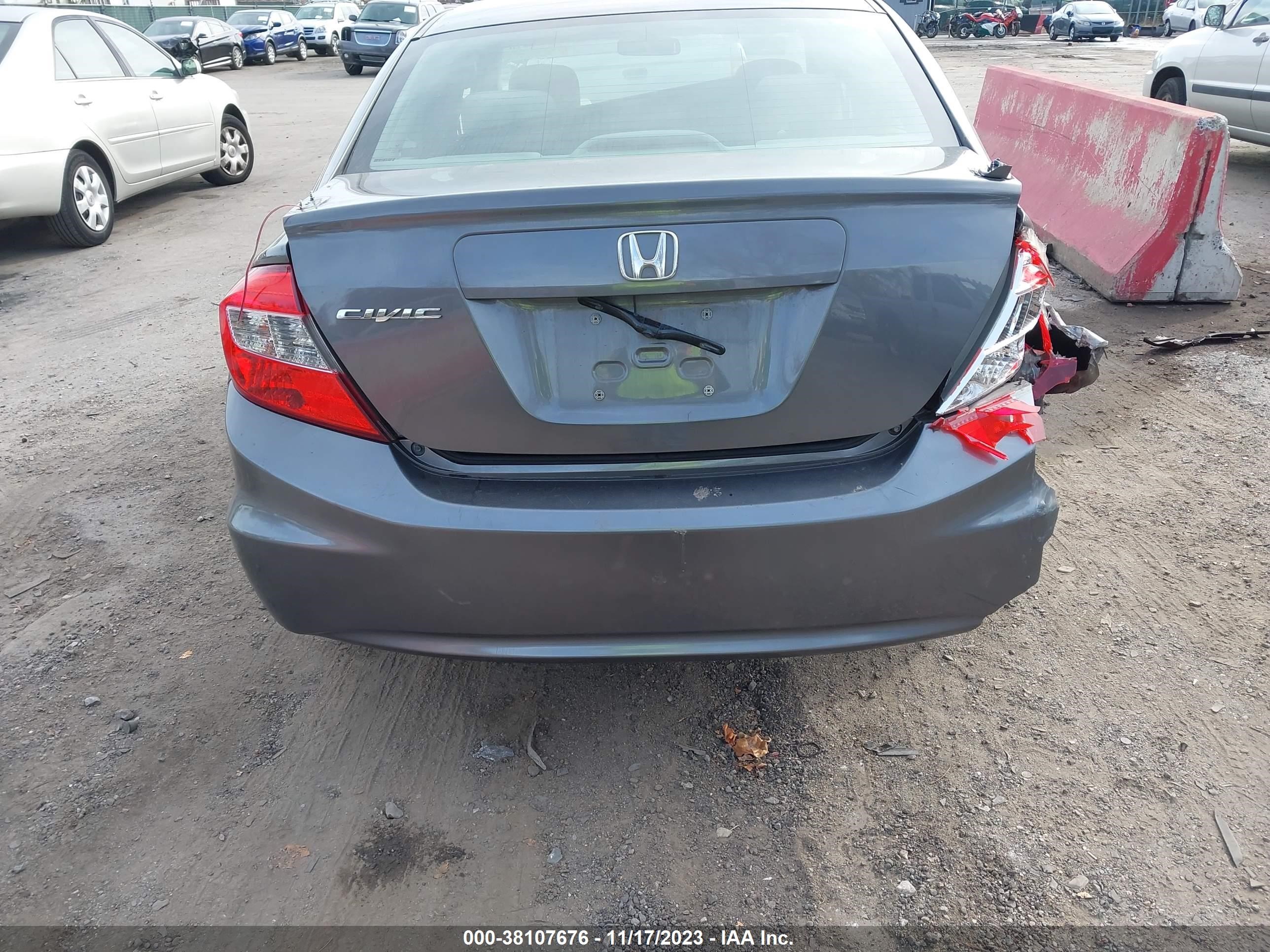 Photo 16 VIN: 2HGFB2F82CH313615 - HONDA CIVIC 