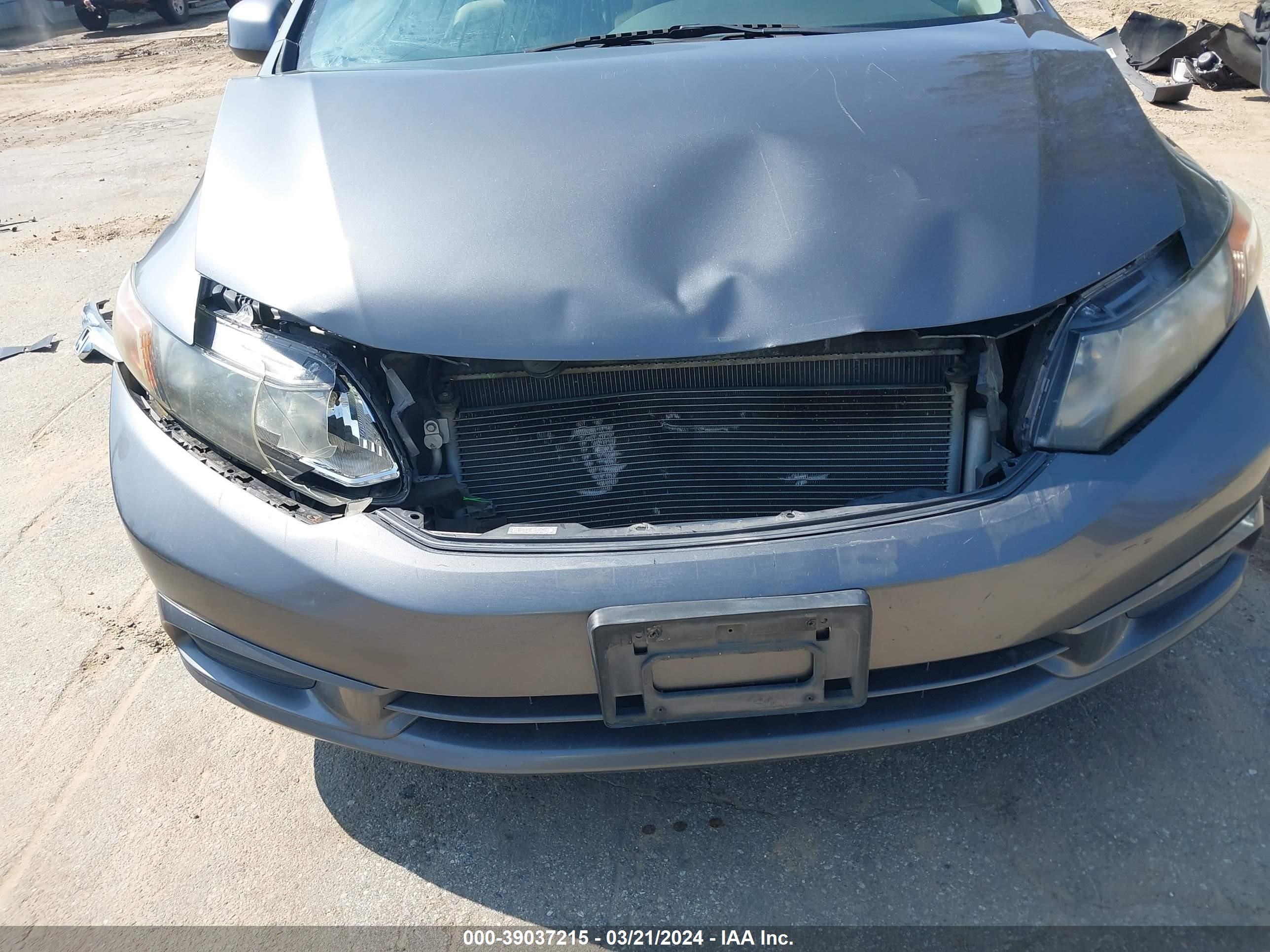 Photo 5 VIN: 2HGFB2F82CH317924 - HONDA CIVIC 