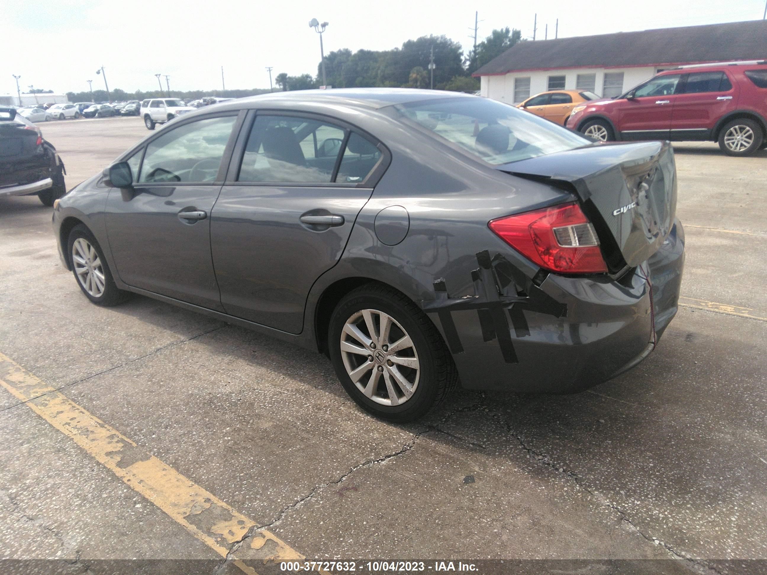 Photo 2 VIN: 2HGFB2F82CH574520 - HONDA CIVIC 