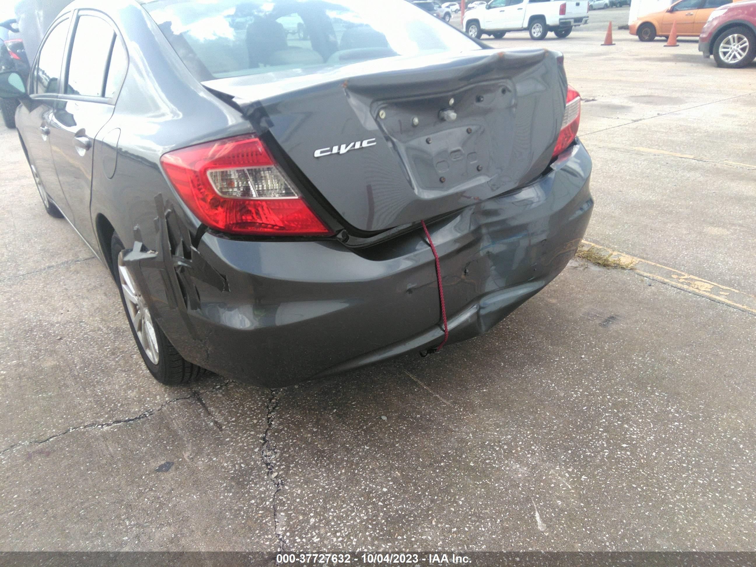 Photo 5 VIN: 2HGFB2F82CH574520 - HONDA CIVIC 