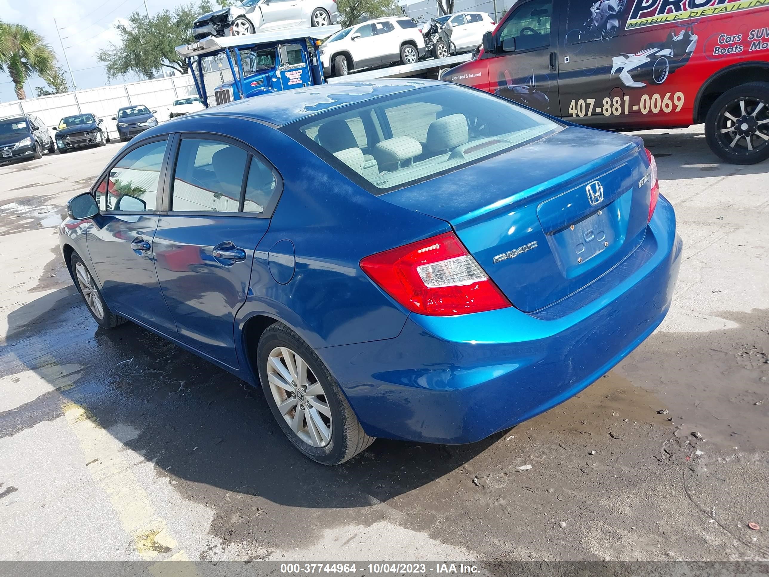 Photo 2 VIN: 2HGFB2F83CH542661 - HONDA CIVIC 