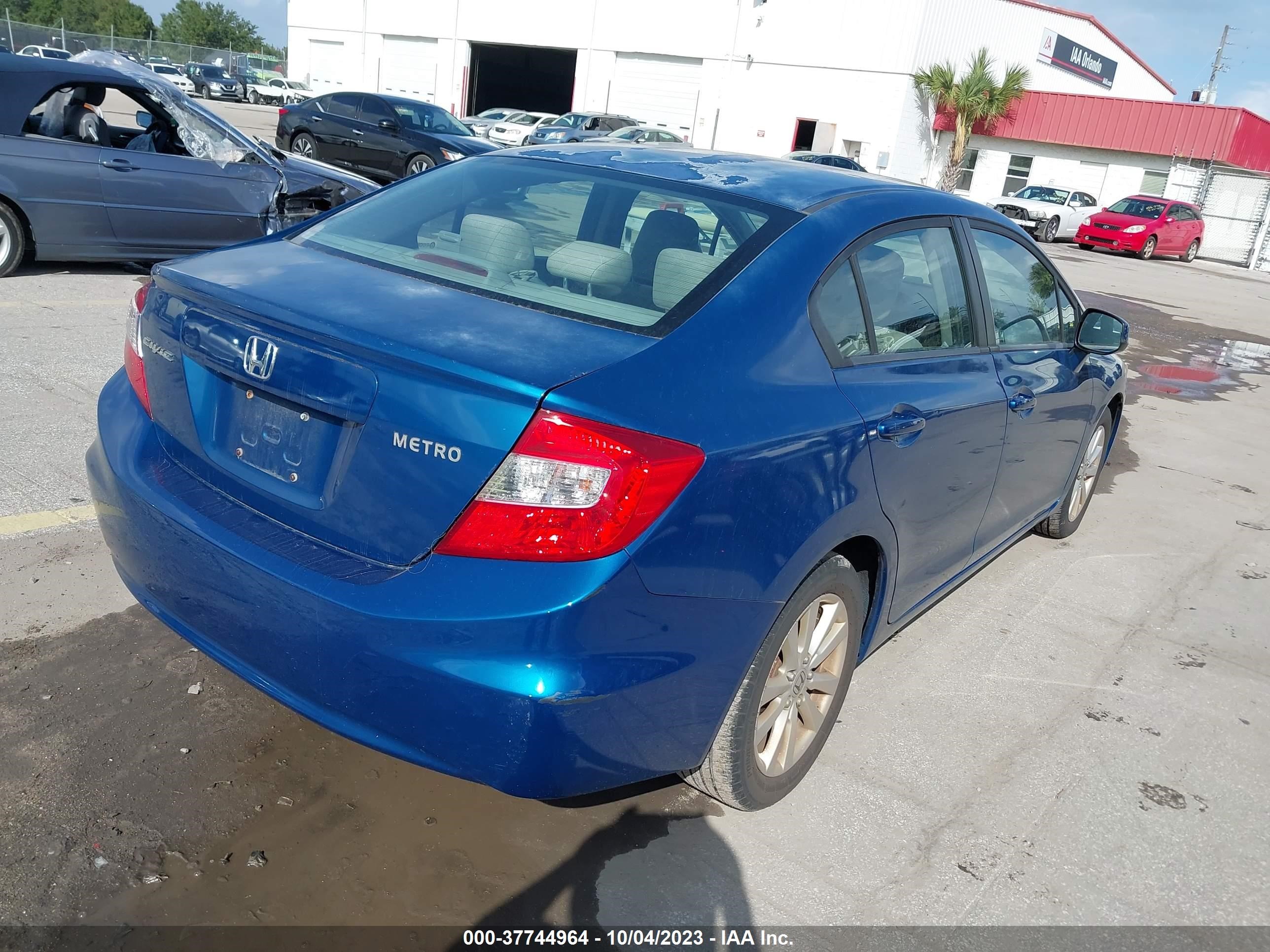 Photo 3 VIN: 2HGFB2F83CH542661 - HONDA CIVIC 