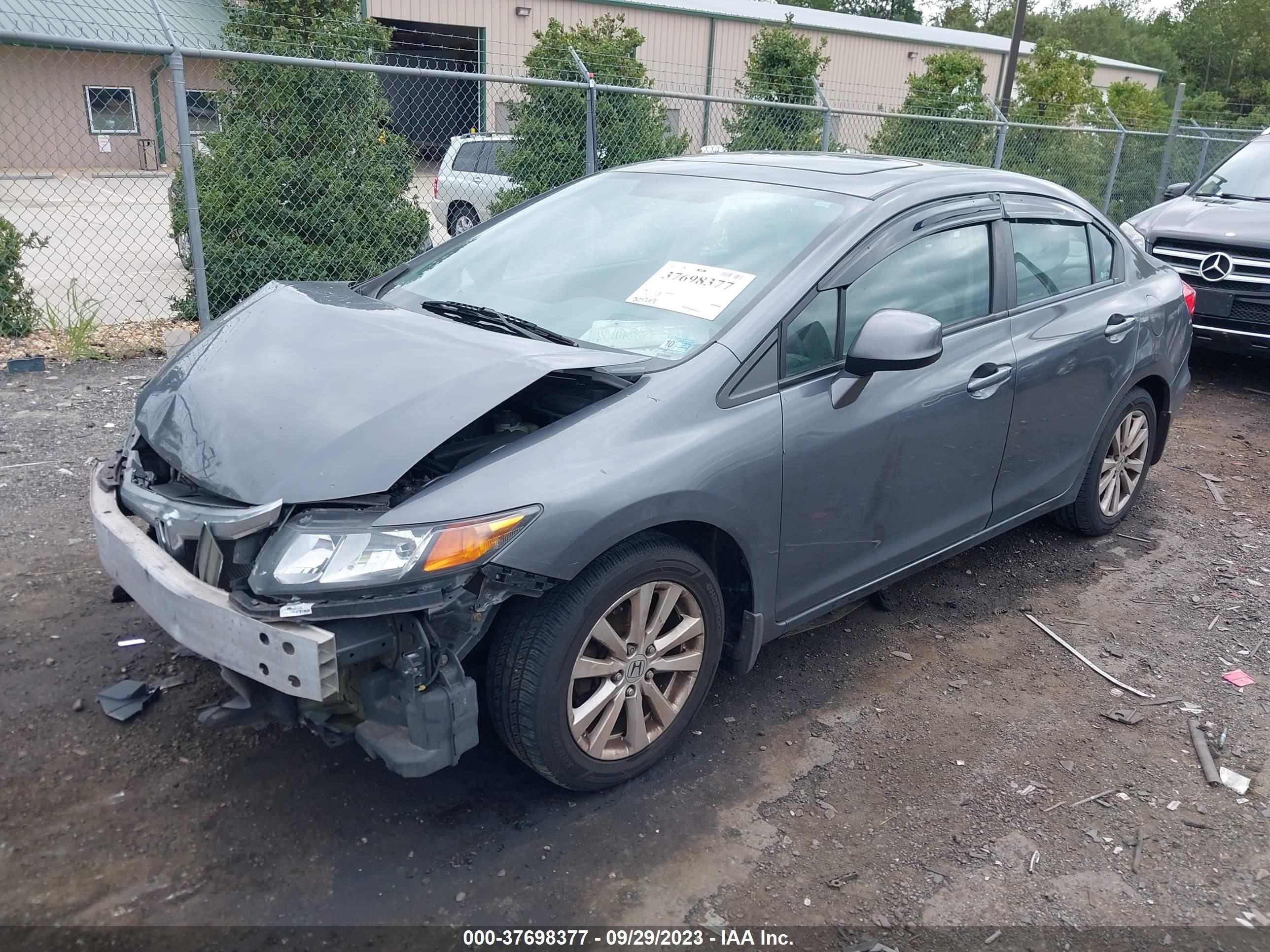 Photo 1 VIN: 2HGFB2F84CH515355 - HONDA CIVIC 