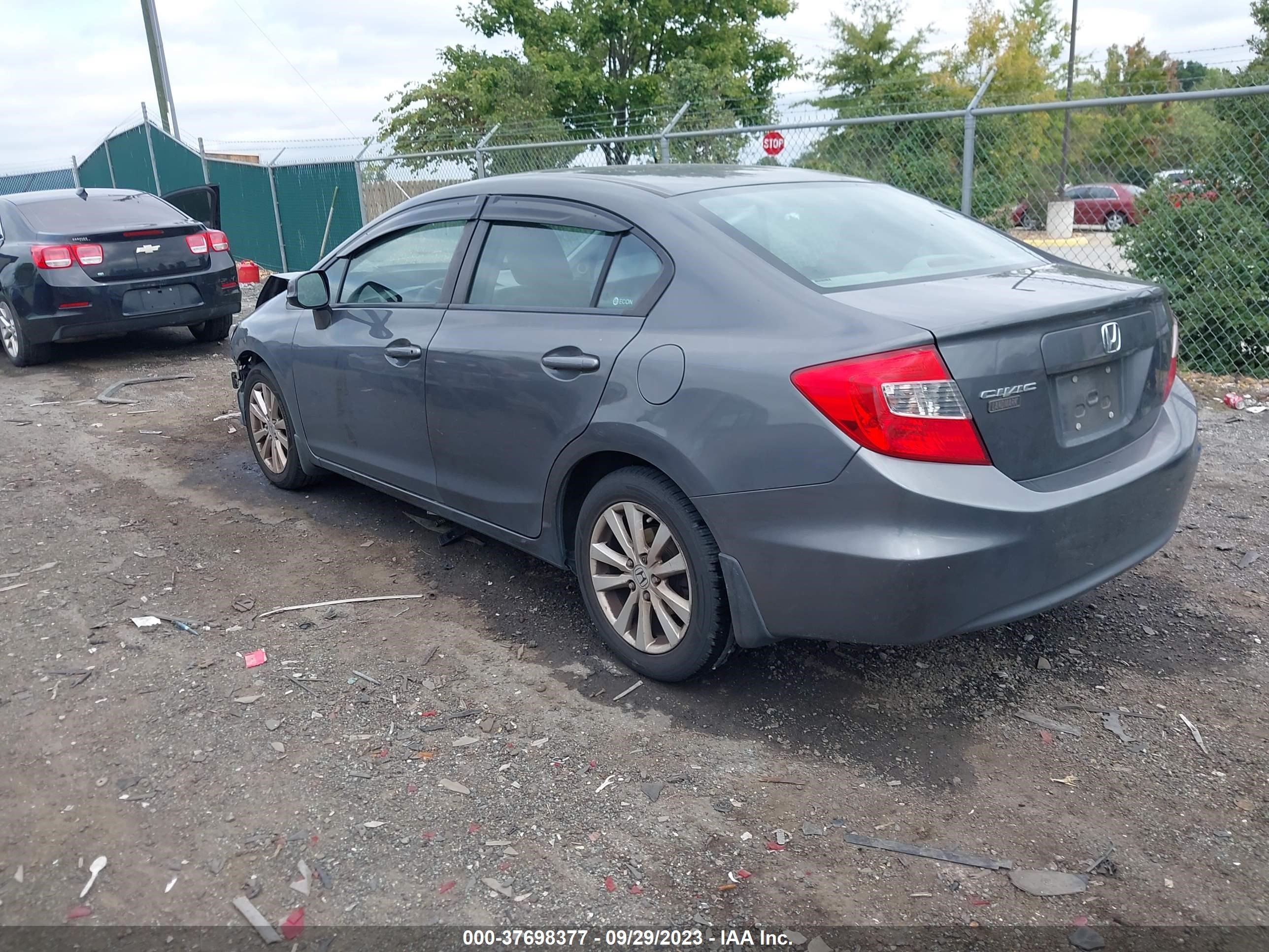 Photo 2 VIN: 2HGFB2F84CH515355 - HONDA CIVIC 