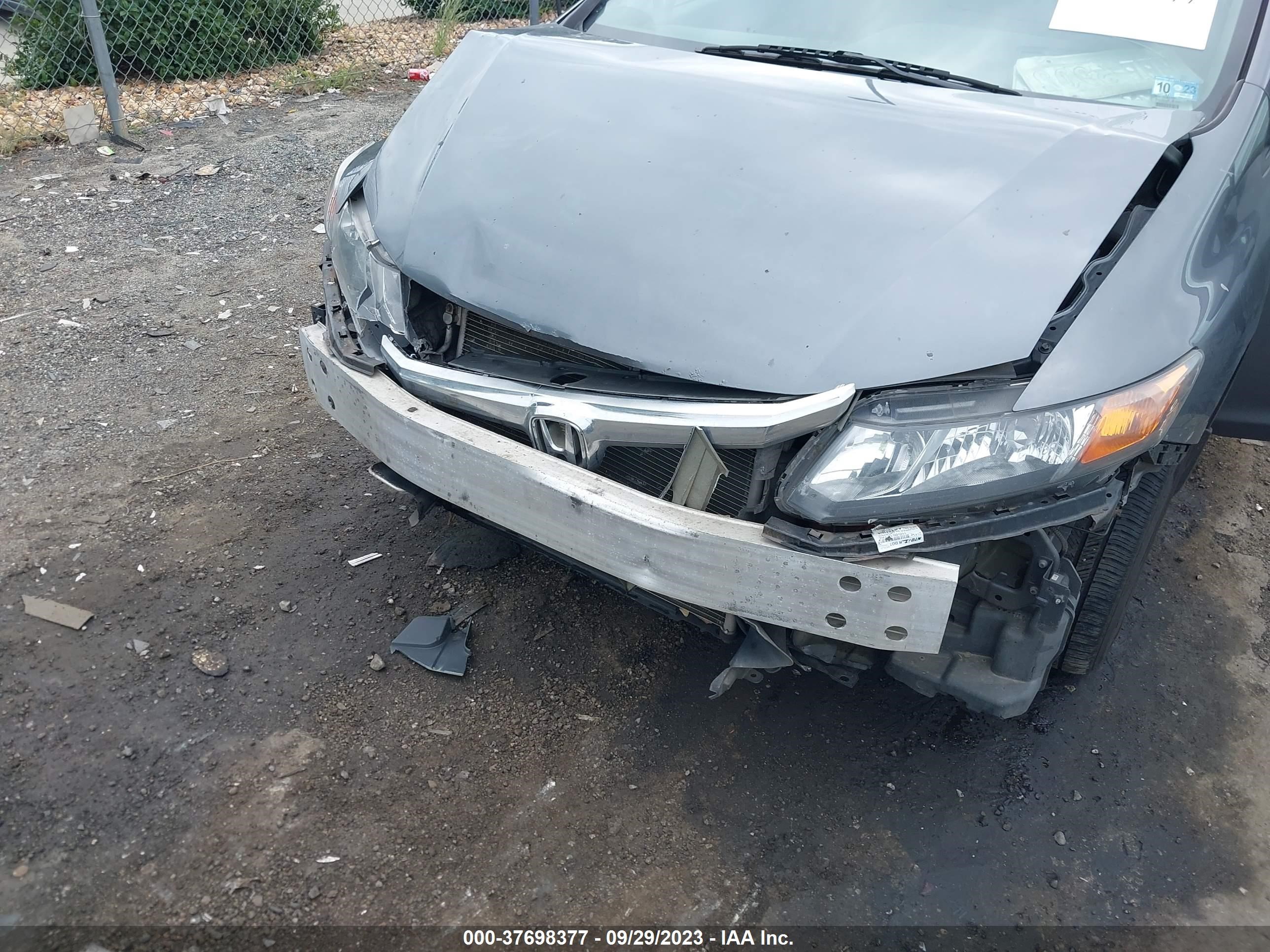 Photo 5 VIN: 2HGFB2F84CH515355 - HONDA CIVIC 