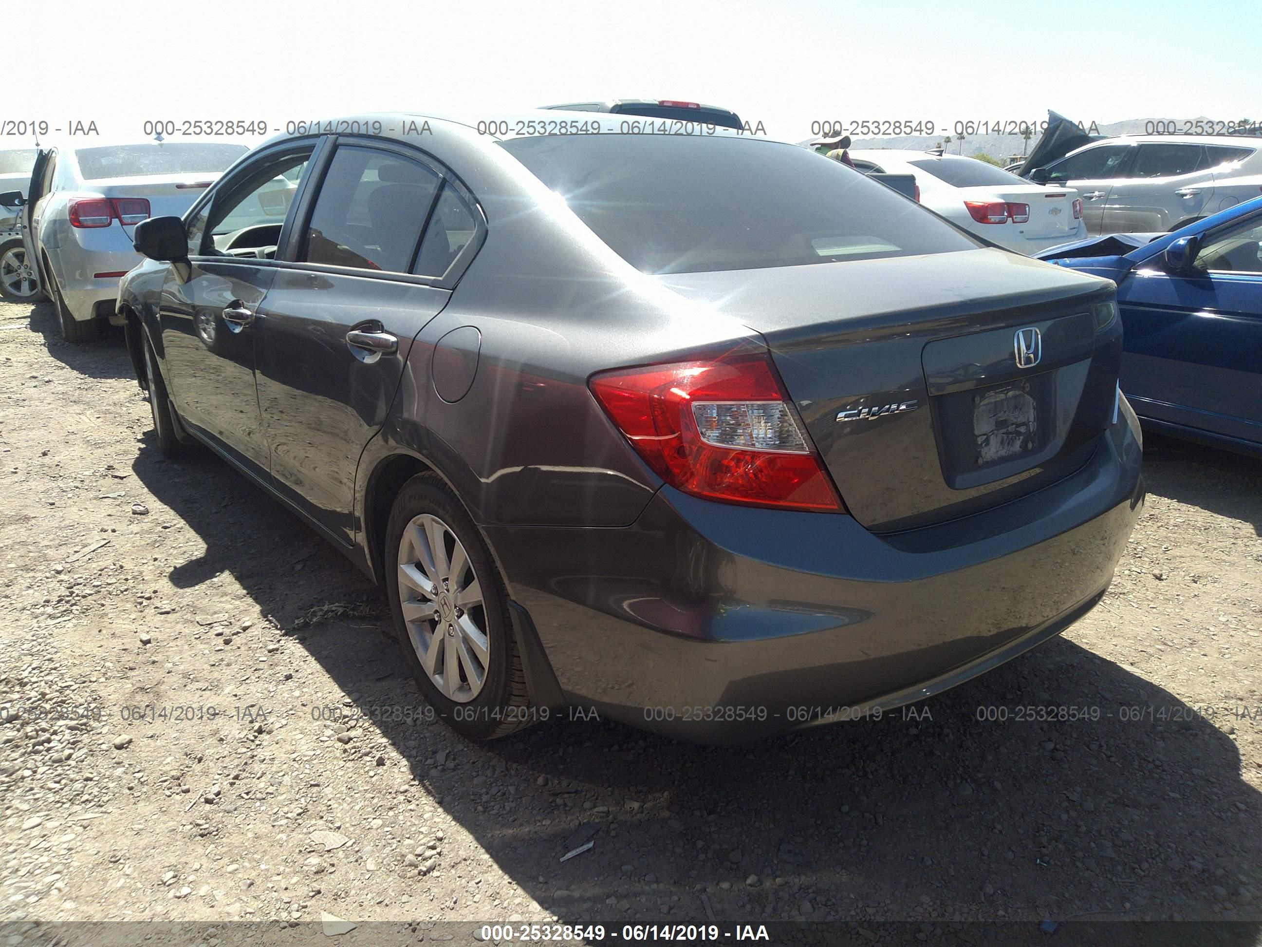 Photo 2 VIN: 2HGFB2F85CH302933 - HONDA CIVIC 