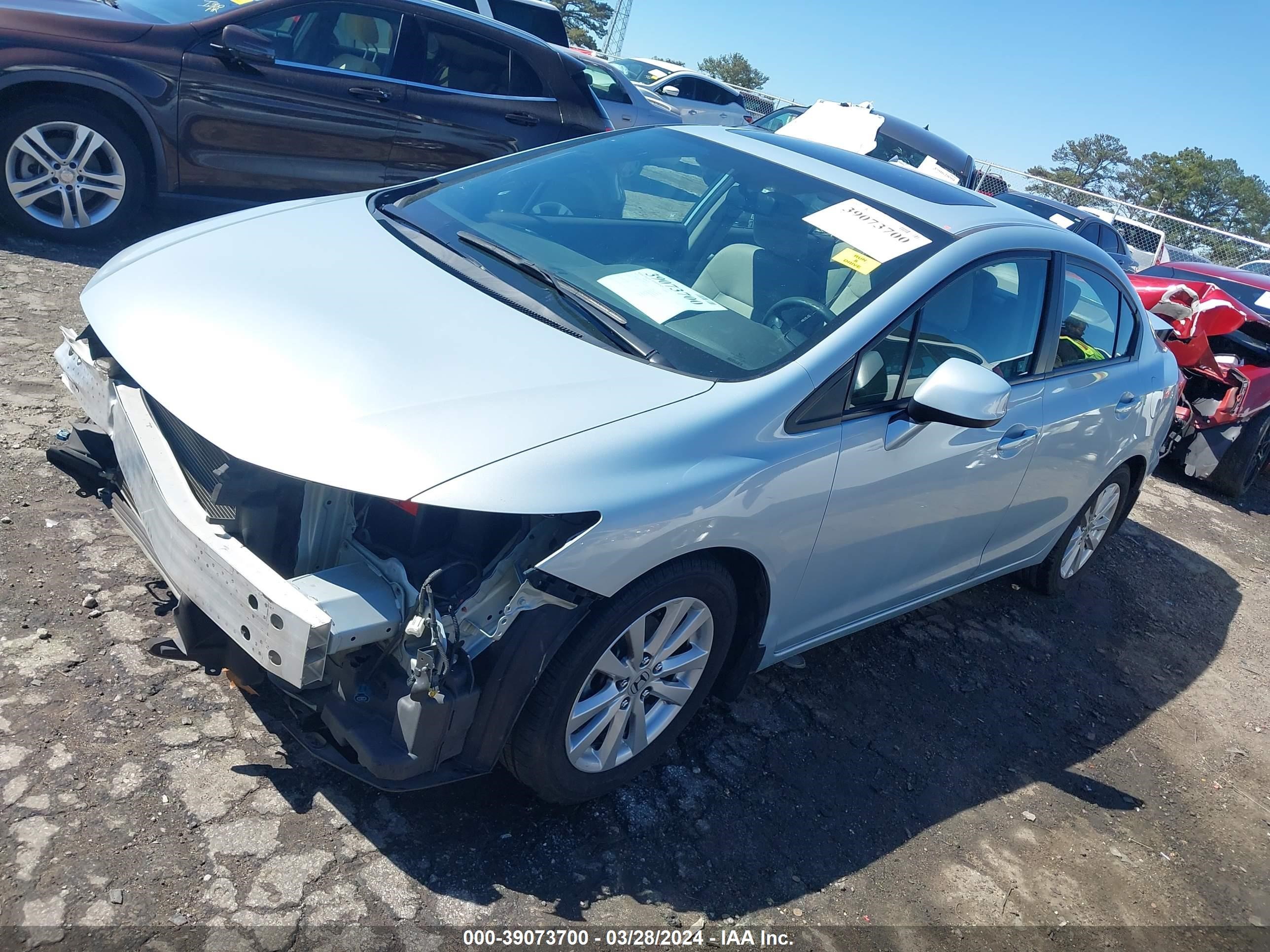 Photo 1 VIN: 2HGFB2F85CH605677 - HONDA CIVIC 