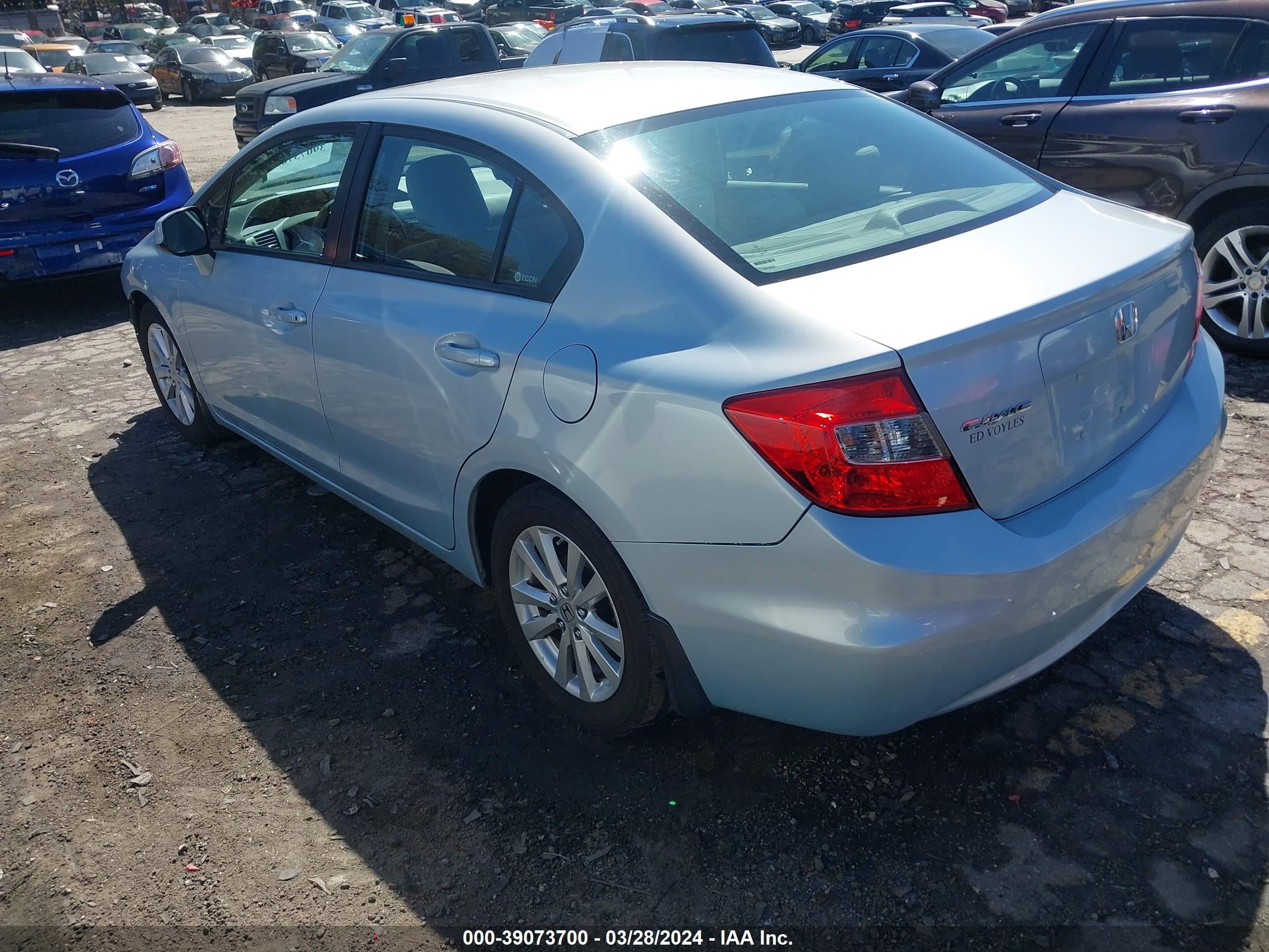 Photo 2 VIN: 2HGFB2F85CH605677 - HONDA CIVIC 