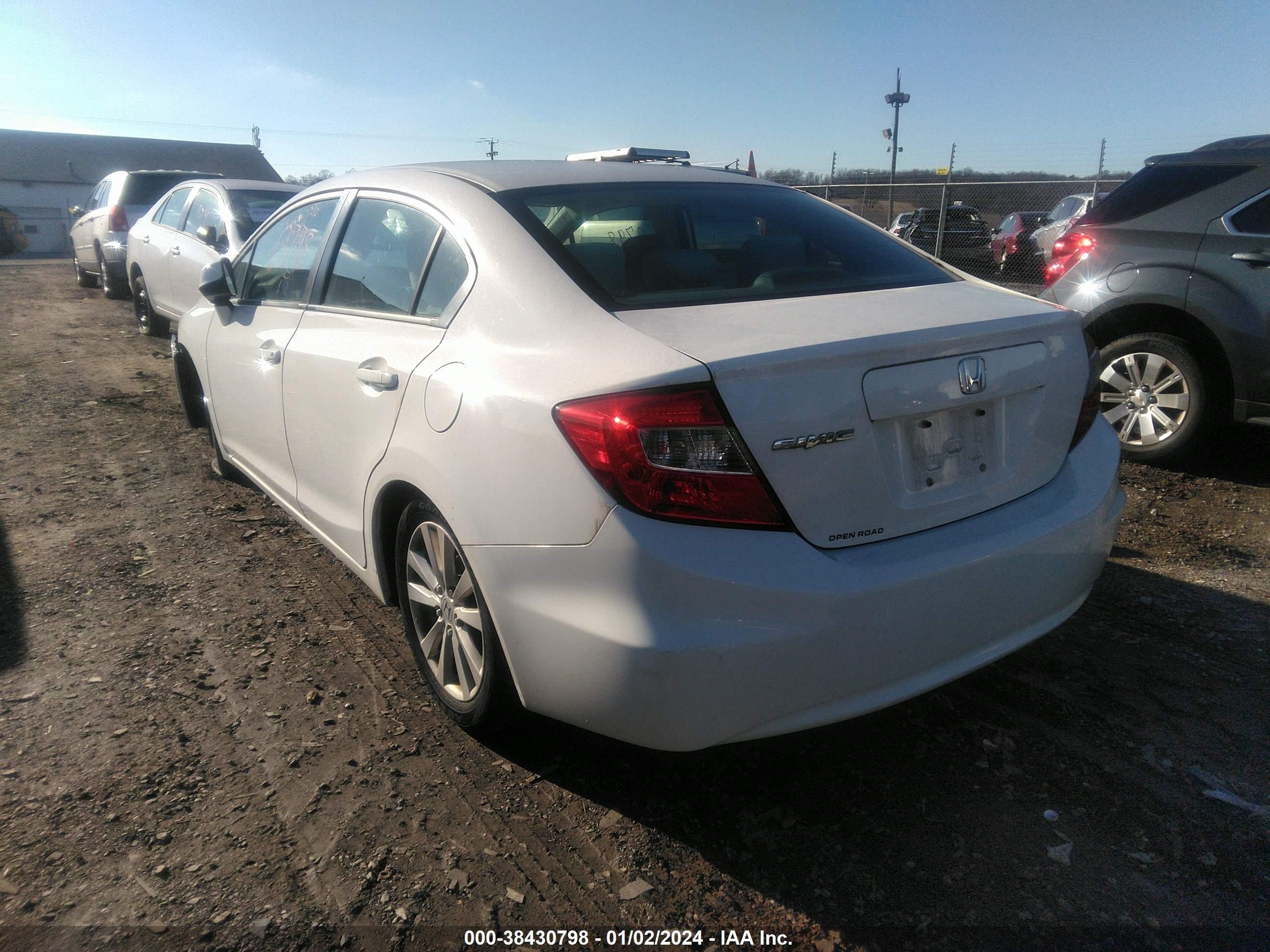 Photo 2 VIN: 2HGFB2F85CH607669 - HONDA CIVIC 