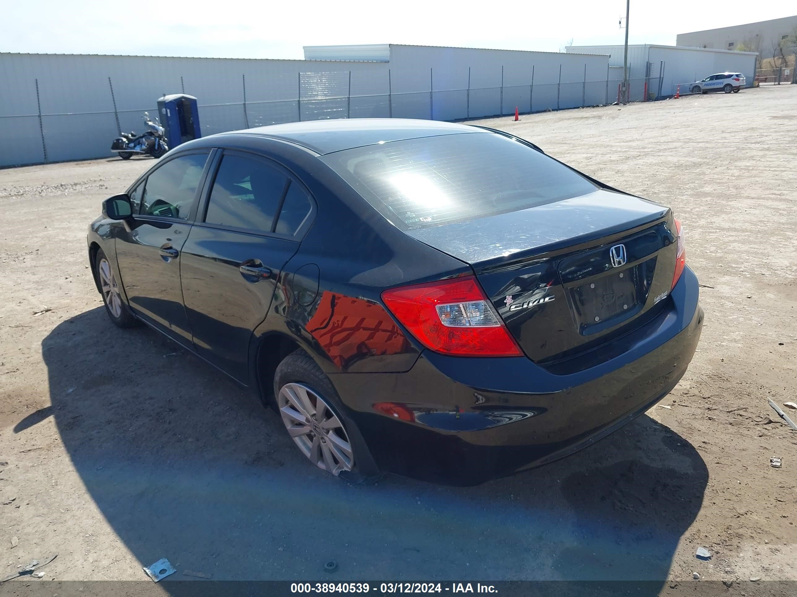 Photo 2 VIN: 2HGFB2F88CH333254 - HONDA CIVIC 