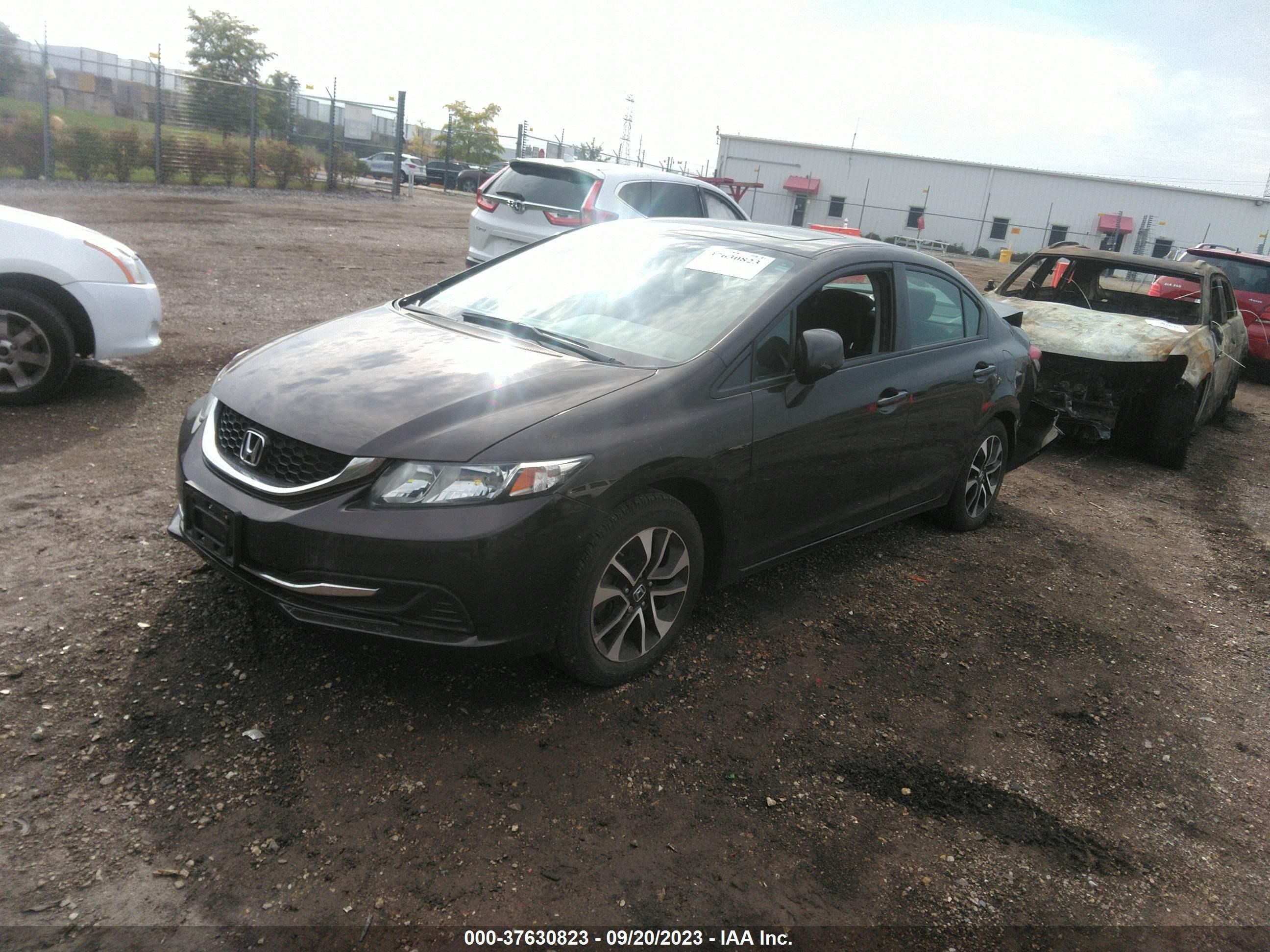 Photo 1 VIN: 2HGFB2F88DH500147 - HONDA CIVIC 