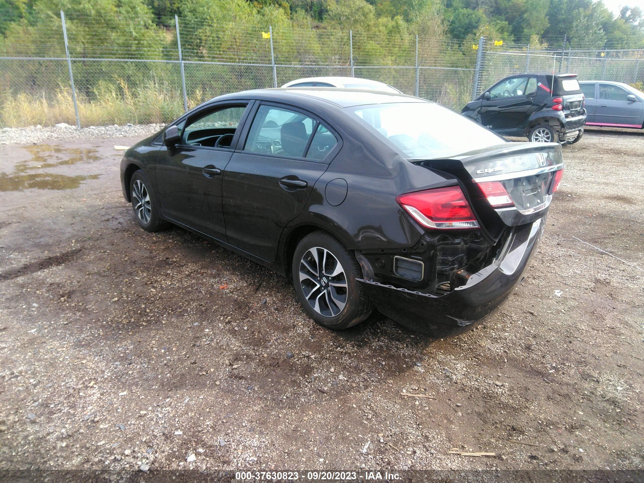 Photo 2 VIN: 2HGFB2F88DH500147 - HONDA CIVIC 