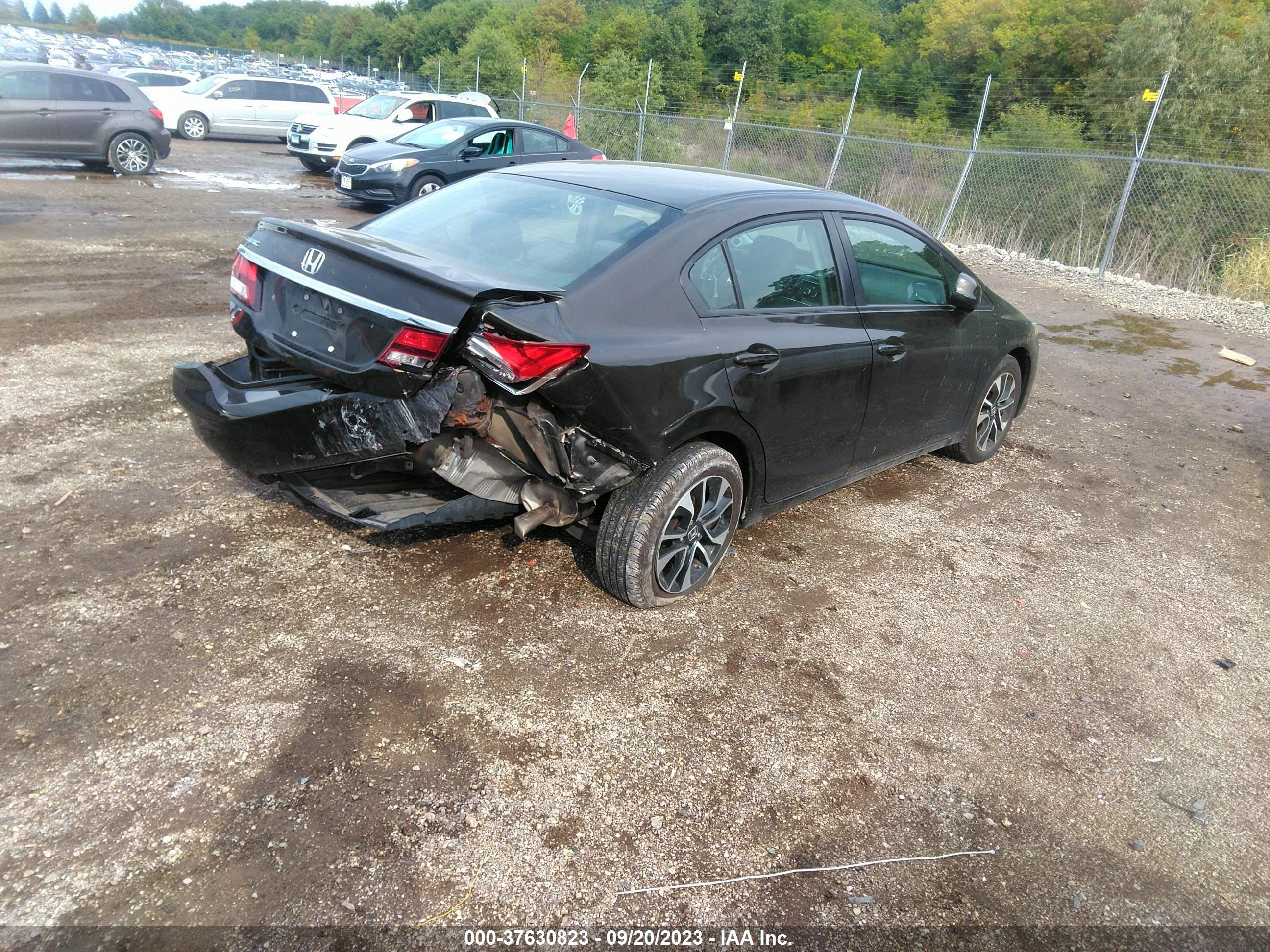 Photo 3 VIN: 2HGFB2F88DH500147 - HONDA CIVIC 