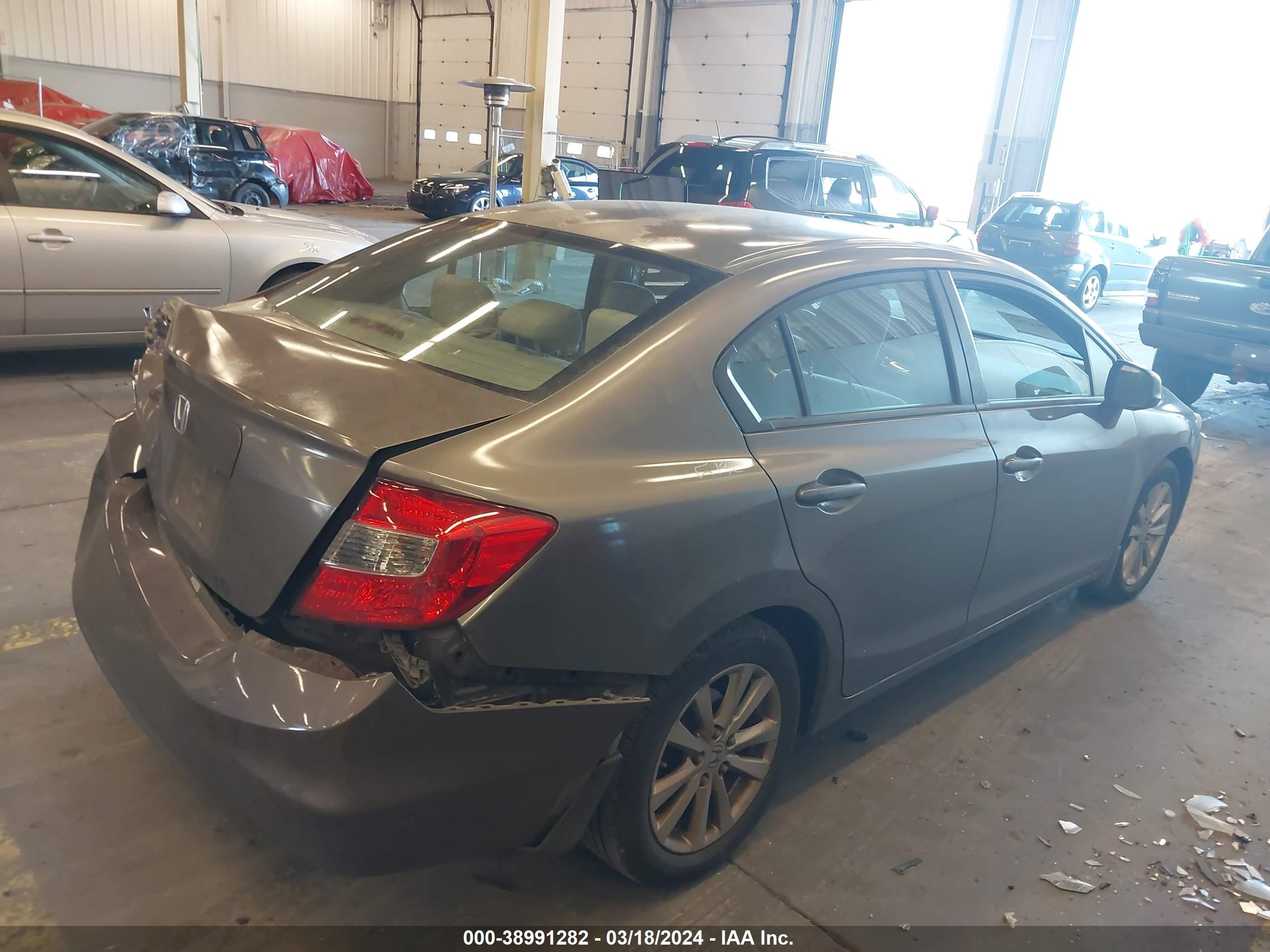 Photo 3 VIN: 2HGFB2F89CH538677 - HONDA CIVIC 