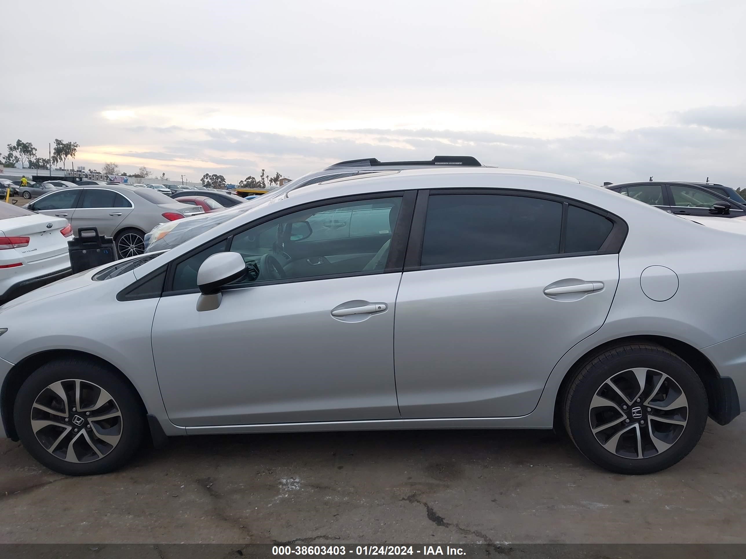 Photo 13 VIN: 2HGFB2F89DH530094 - HONDA CIVIC 