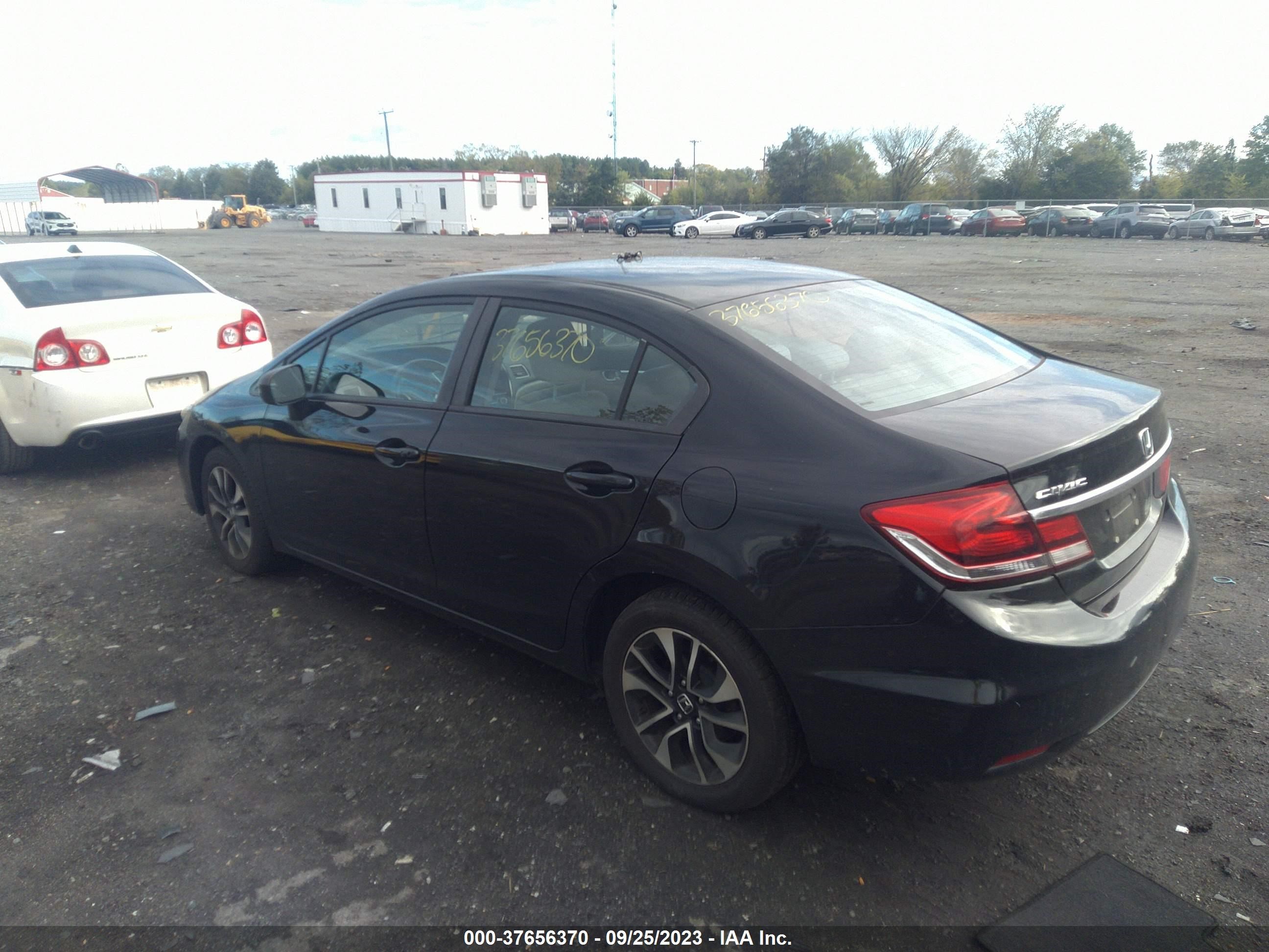 Photo 2 VIN: 2HGFB2F89EH531893 - HONDA CIVIC 