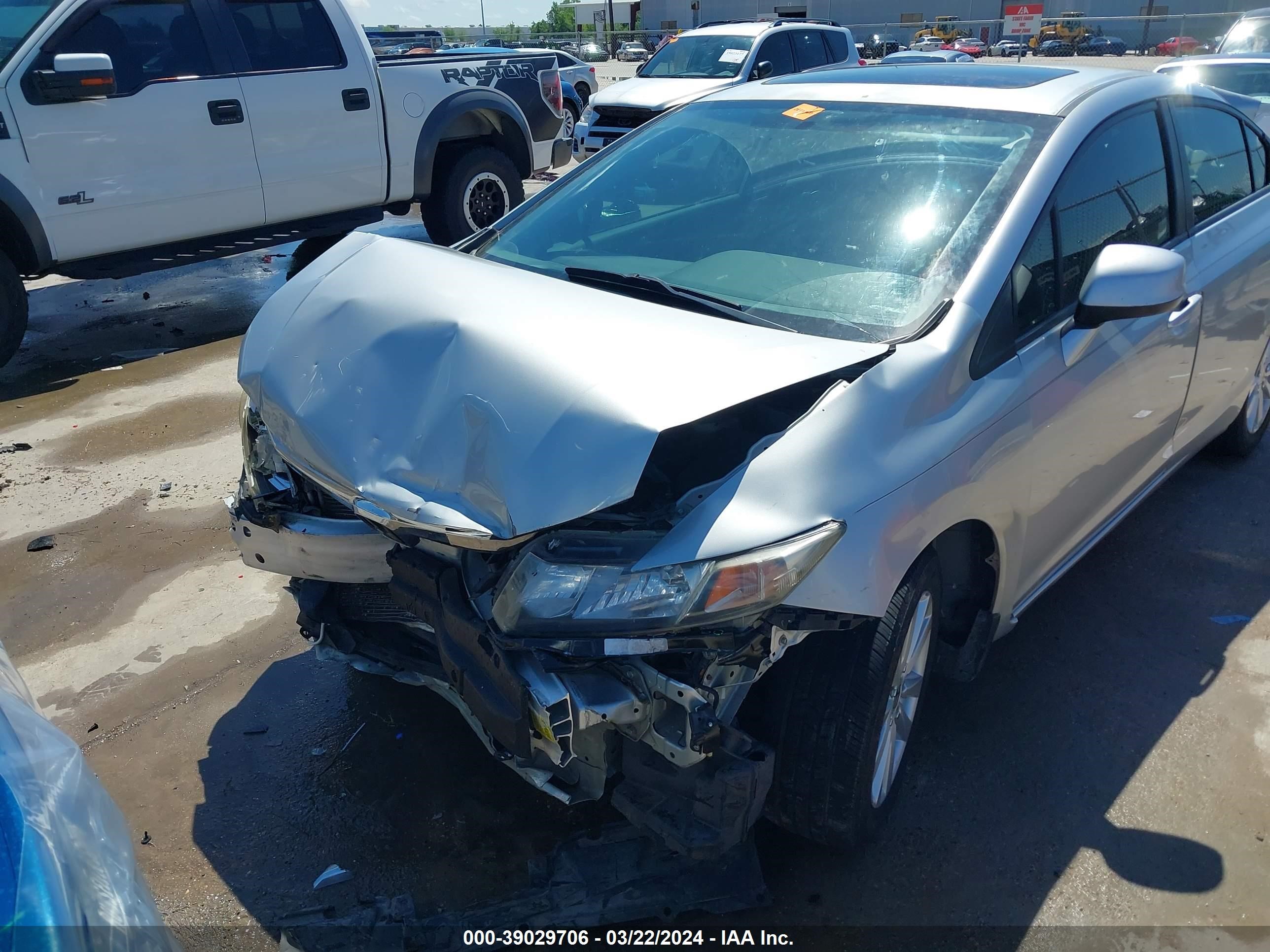 Photo 11 VIN: 2HGFB2F8XCH319176 - HONDA CIVIC 