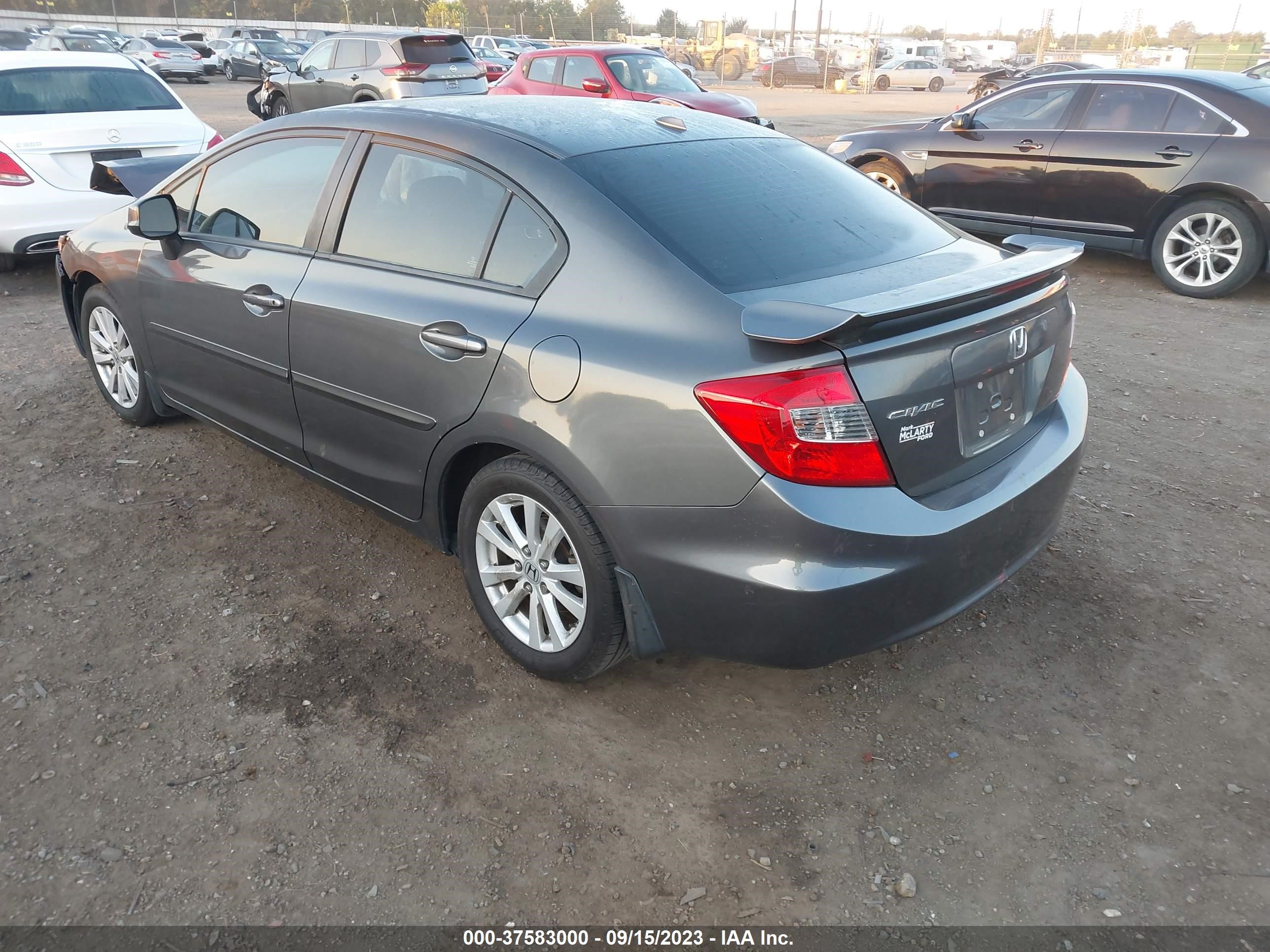 Photo 2 VIN: 2HGFB2F91CH515631 - HONDA CIVIC 