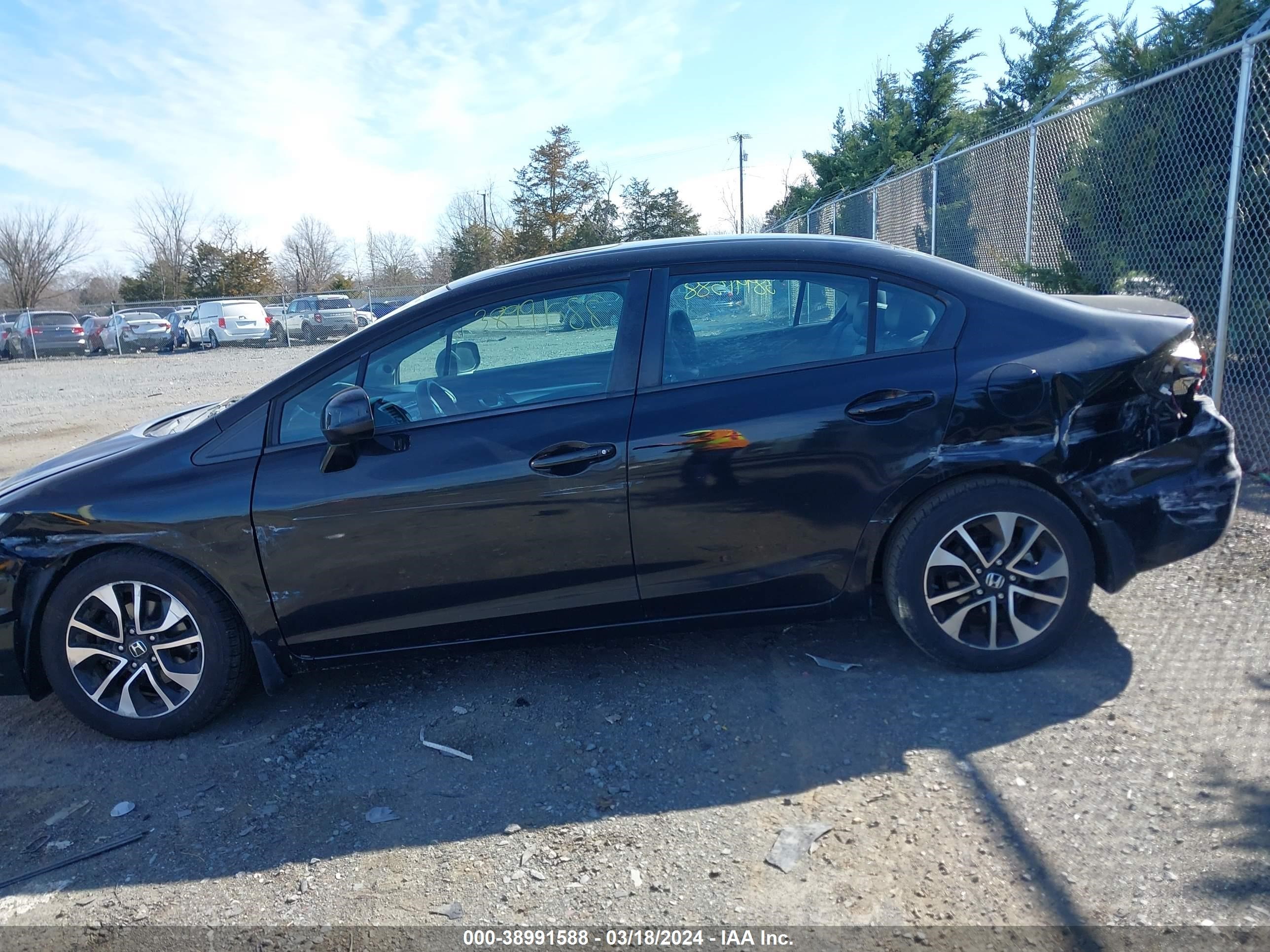 Photo 13 VIN: 2HGFB2F95DH557463 - HONDA CIVIC 