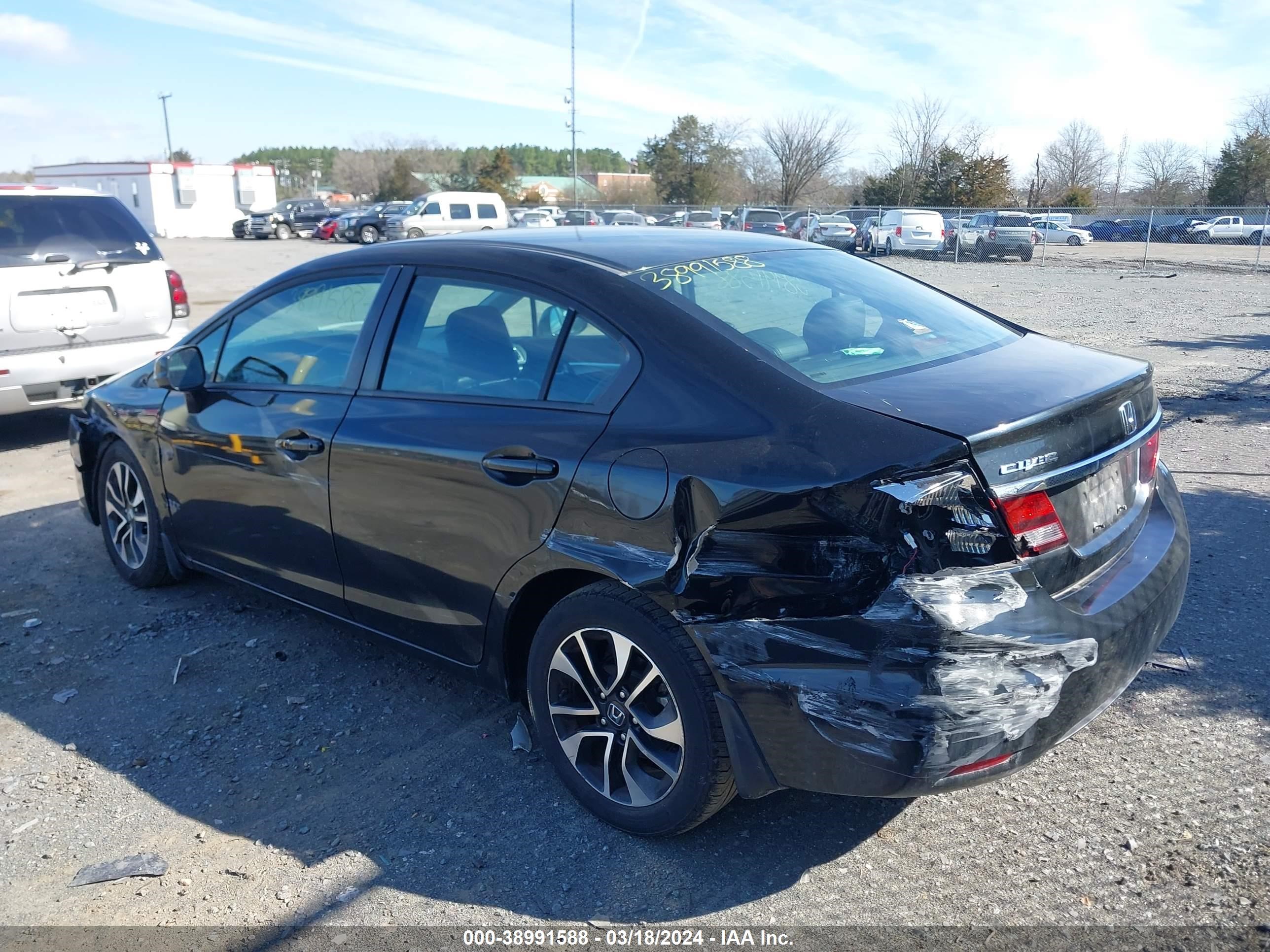 Photo 2 VIN: 2HGFB2F95DH557463 - HONDA CIVIC 