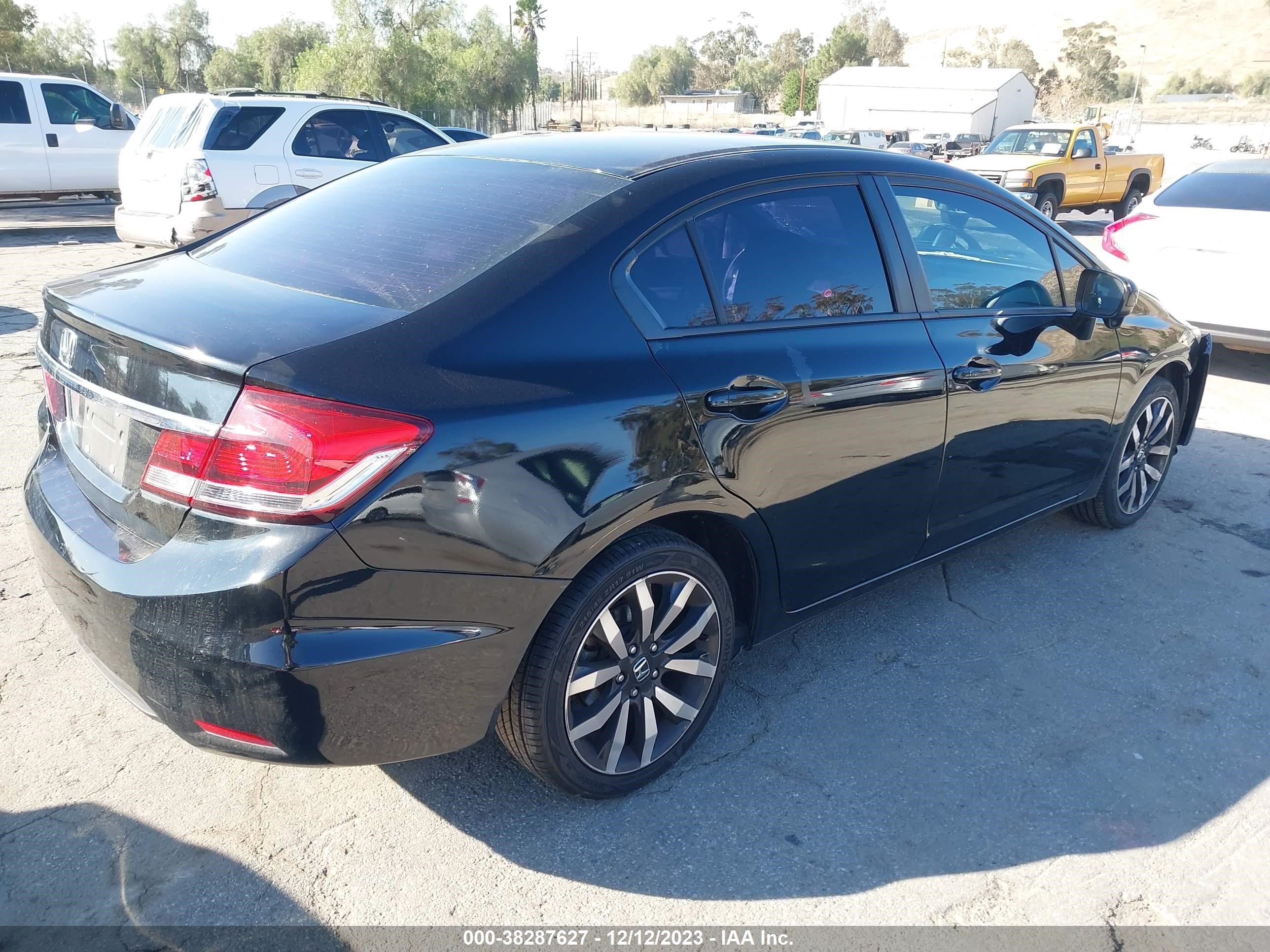 Photo 3 VIN: 2HGFB2F96FH542845 - HONDA CIVIC 