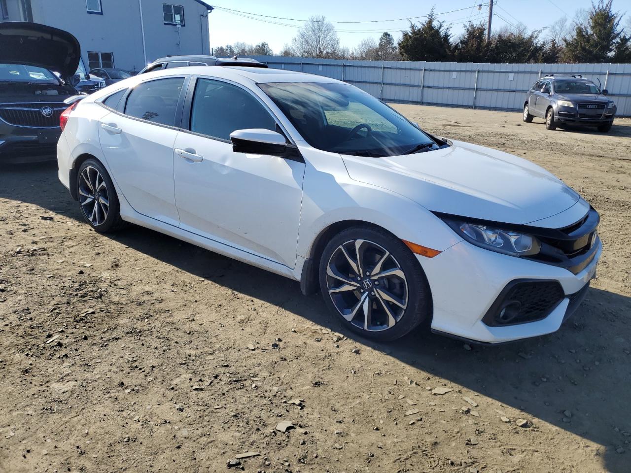 Photo 3 VIN: 2HGFC1E50JH704970 - HONDA CIVIC 