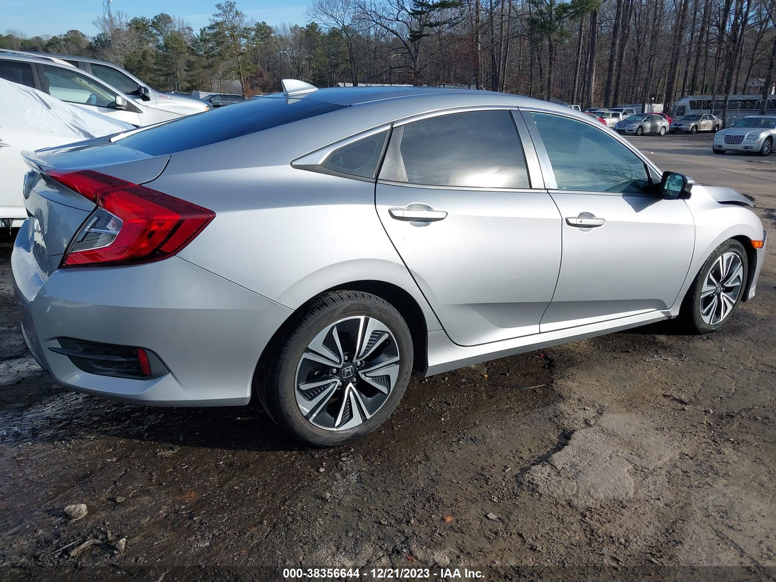 Photo 3 VIN: 2HGFC1F31HH637450 - HONDA CIVIC 