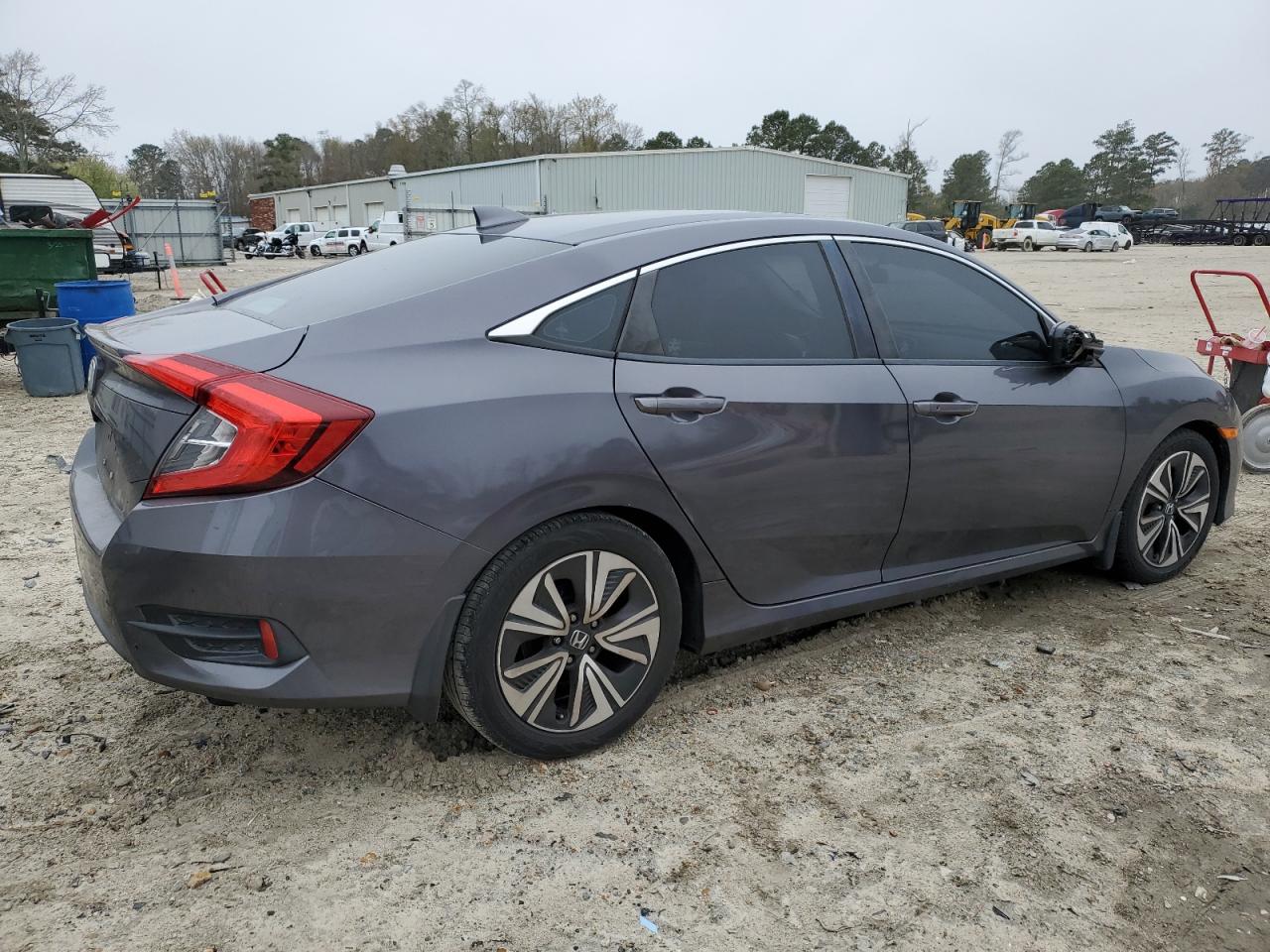 Photo 2 VIN: 2HGFC1F32GH649704 - HONDA CIVIC 