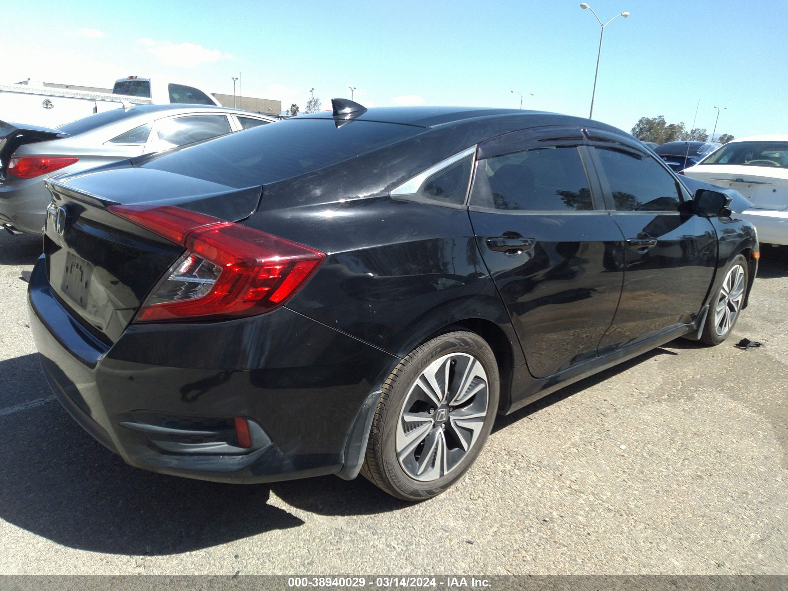 Photo 3 VIN: 2HGFC1F34HH640925 - HONDA CIVIC 