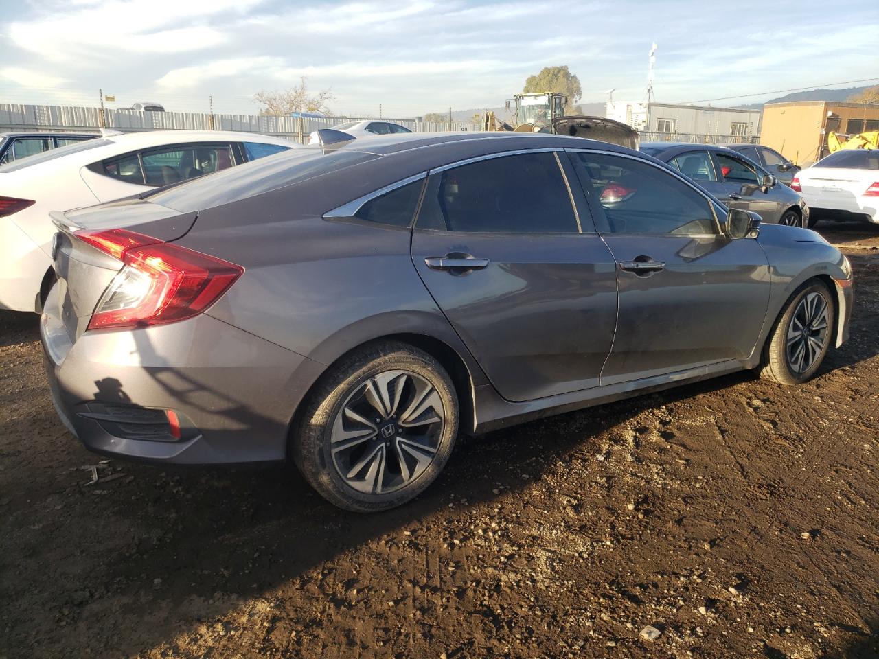 Photo 2 VIN: 2HGFC1F36HH633765 - HONDA CIVIC 