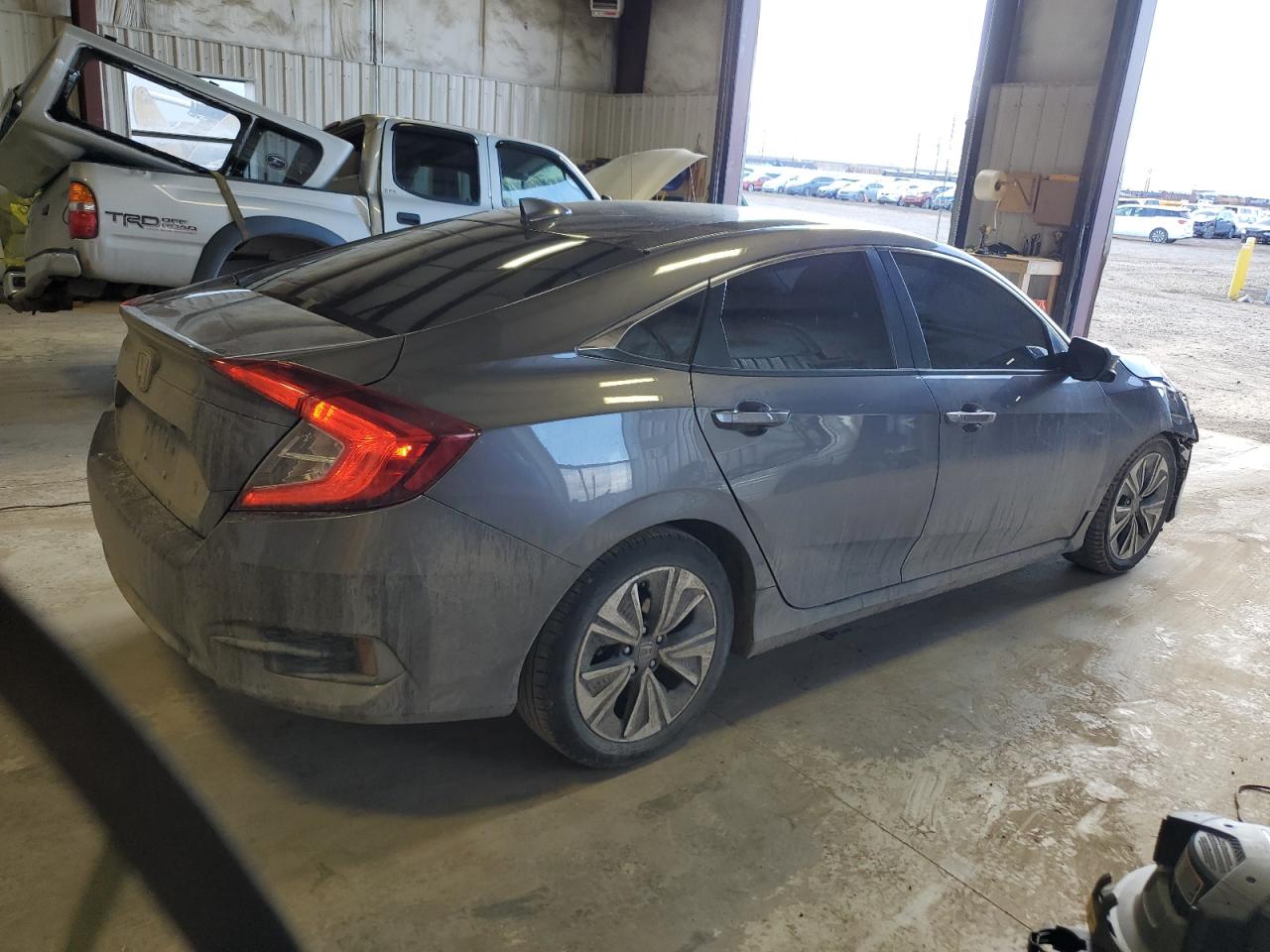 Photo 2 VIN: 2HGFC1F36JH641385 - HONDA CIVIC 