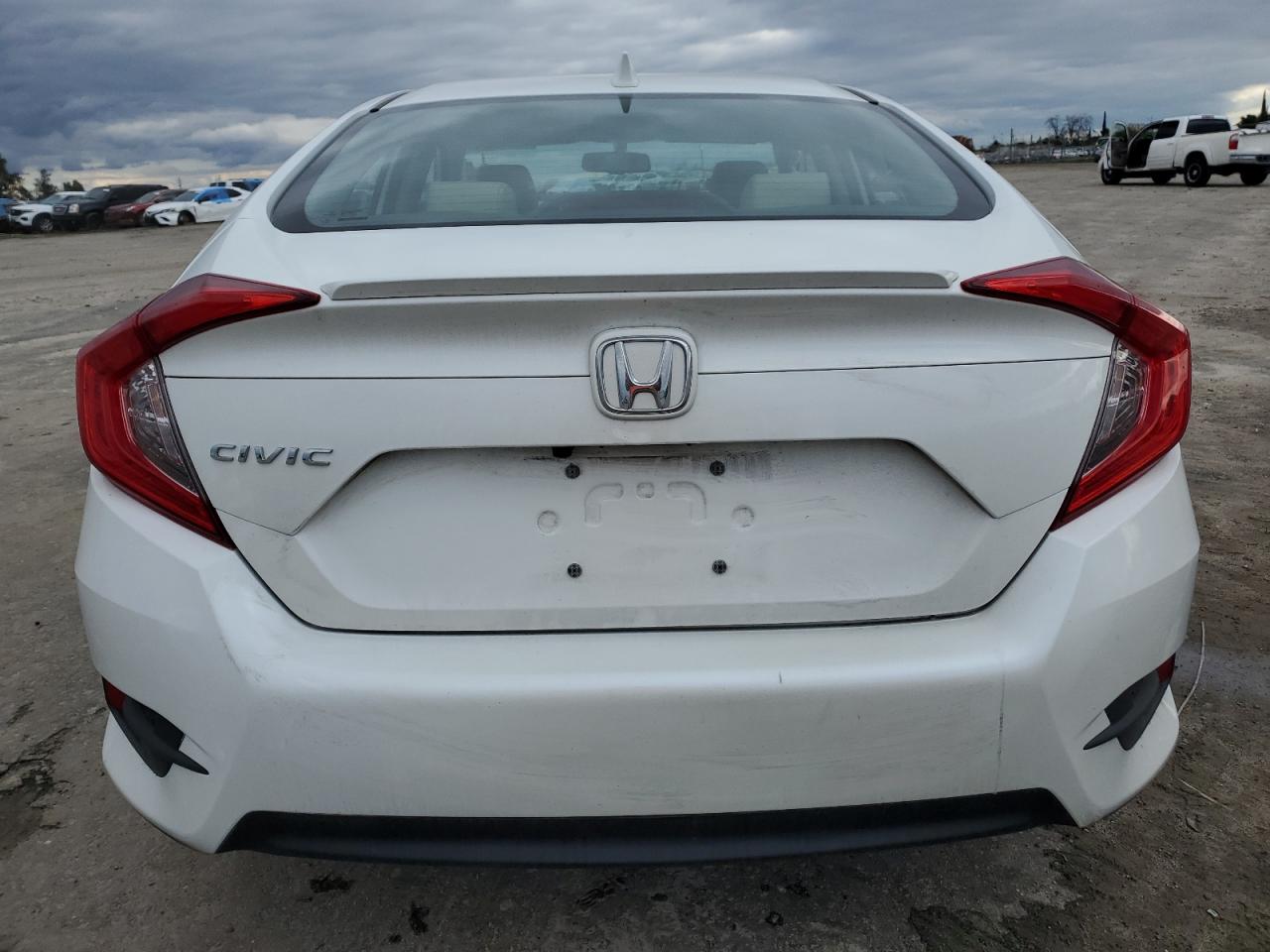 Photo 5 VIN: 2HGFC1F7XHH638650 - HONDA CIVIC 