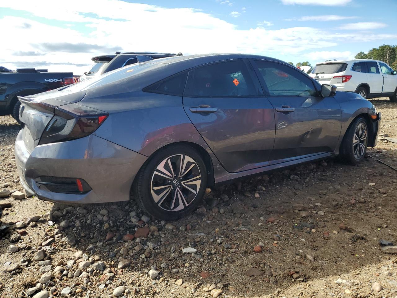 Photo 2 VIN: 2HGFC1F7XHH647624 - HONDA CIVIC 