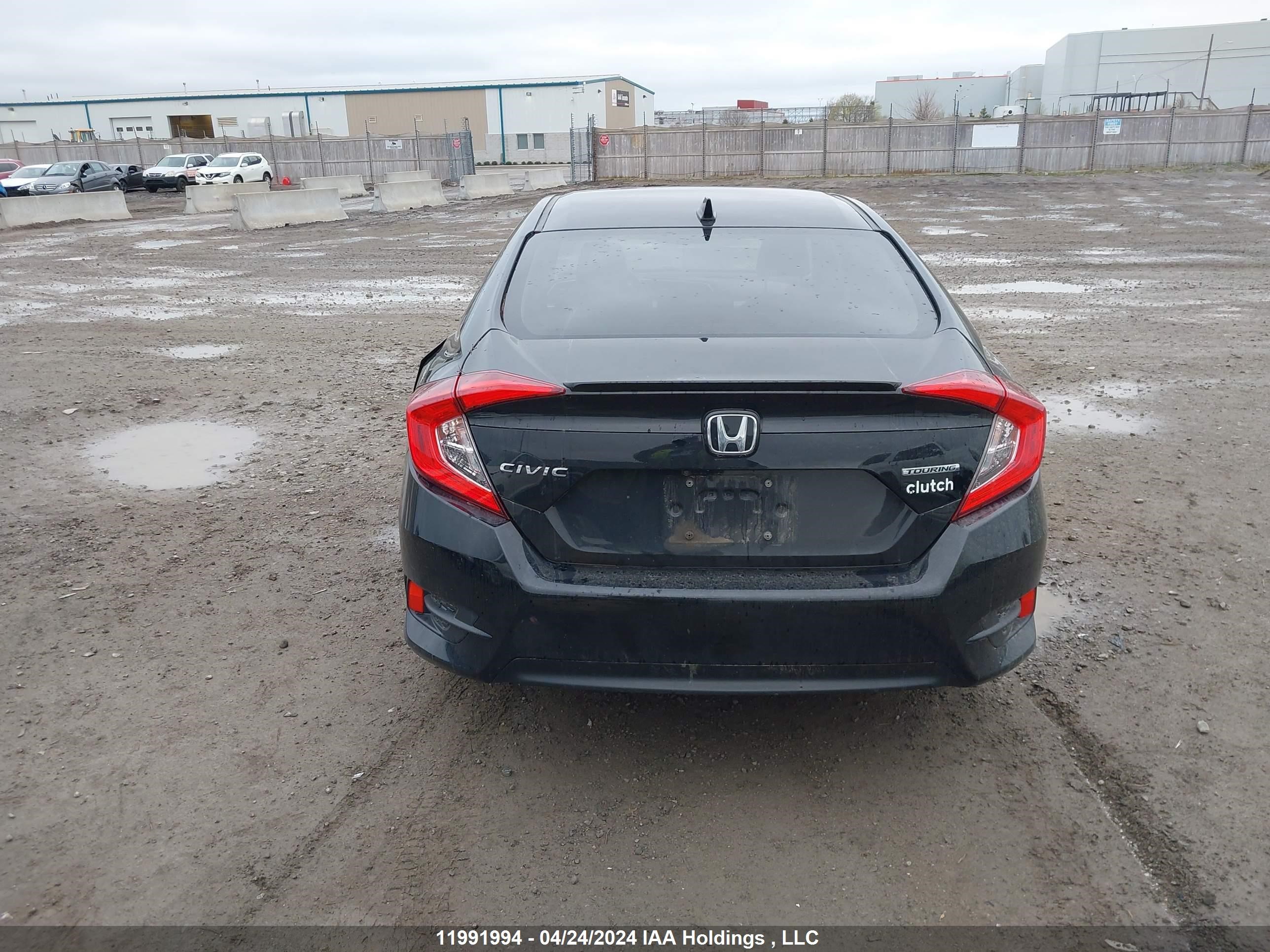 Photo 16 VIN: 2HGFC1F98JH106384 - HONDA CIVIC 