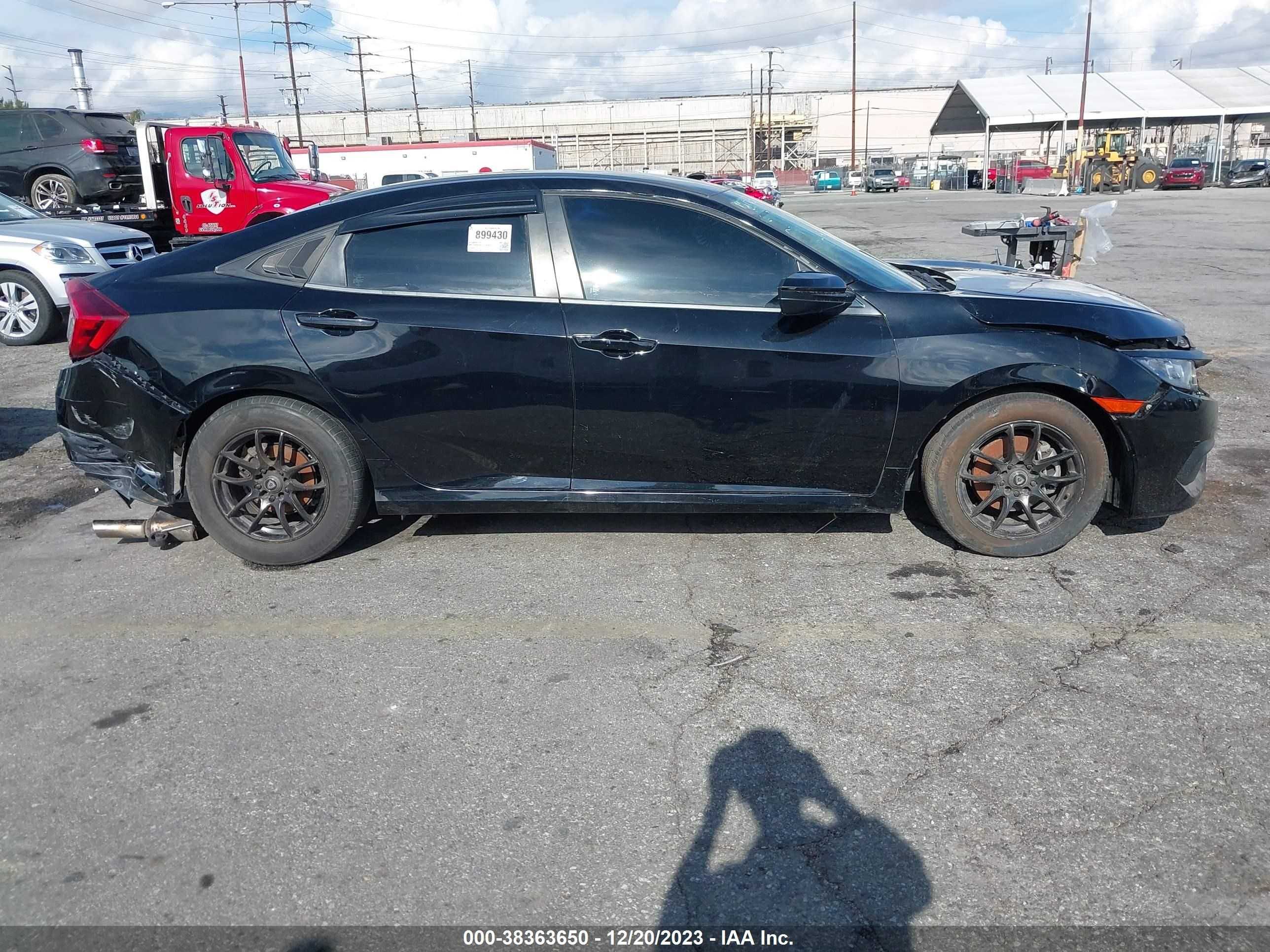 Photo 12 VIN: 2HGFC2F50JH530774 - HONDA CIVIC 