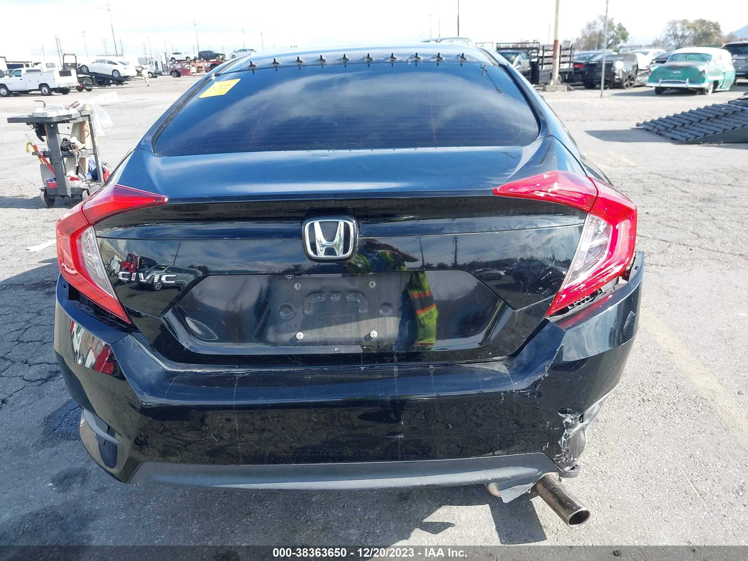 Photo 15 VIN: 2HGFC2F50JH530774 - HONDA CIVIC 