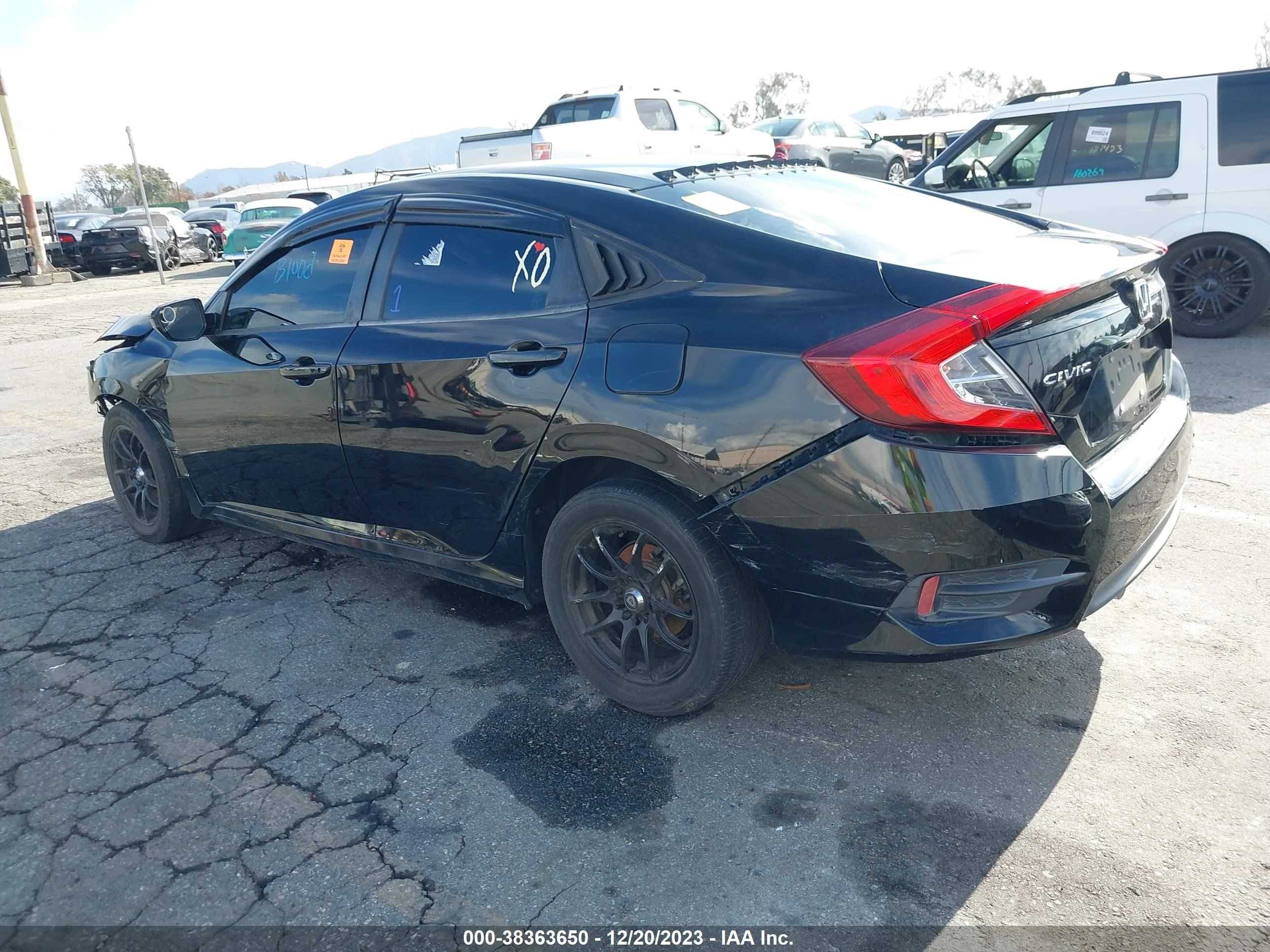 Photo 2 VIN: 2HGFC2F50JH530774 - HONDA CIVIC 