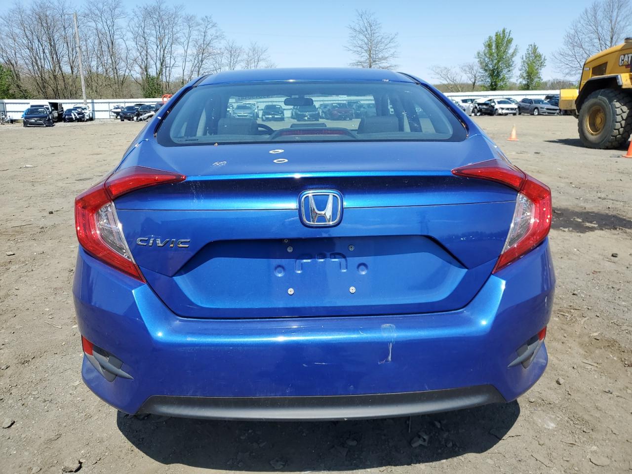 Photo 5 VIN: 2HGFC2F52JH557068 - HONDA CIVIC 