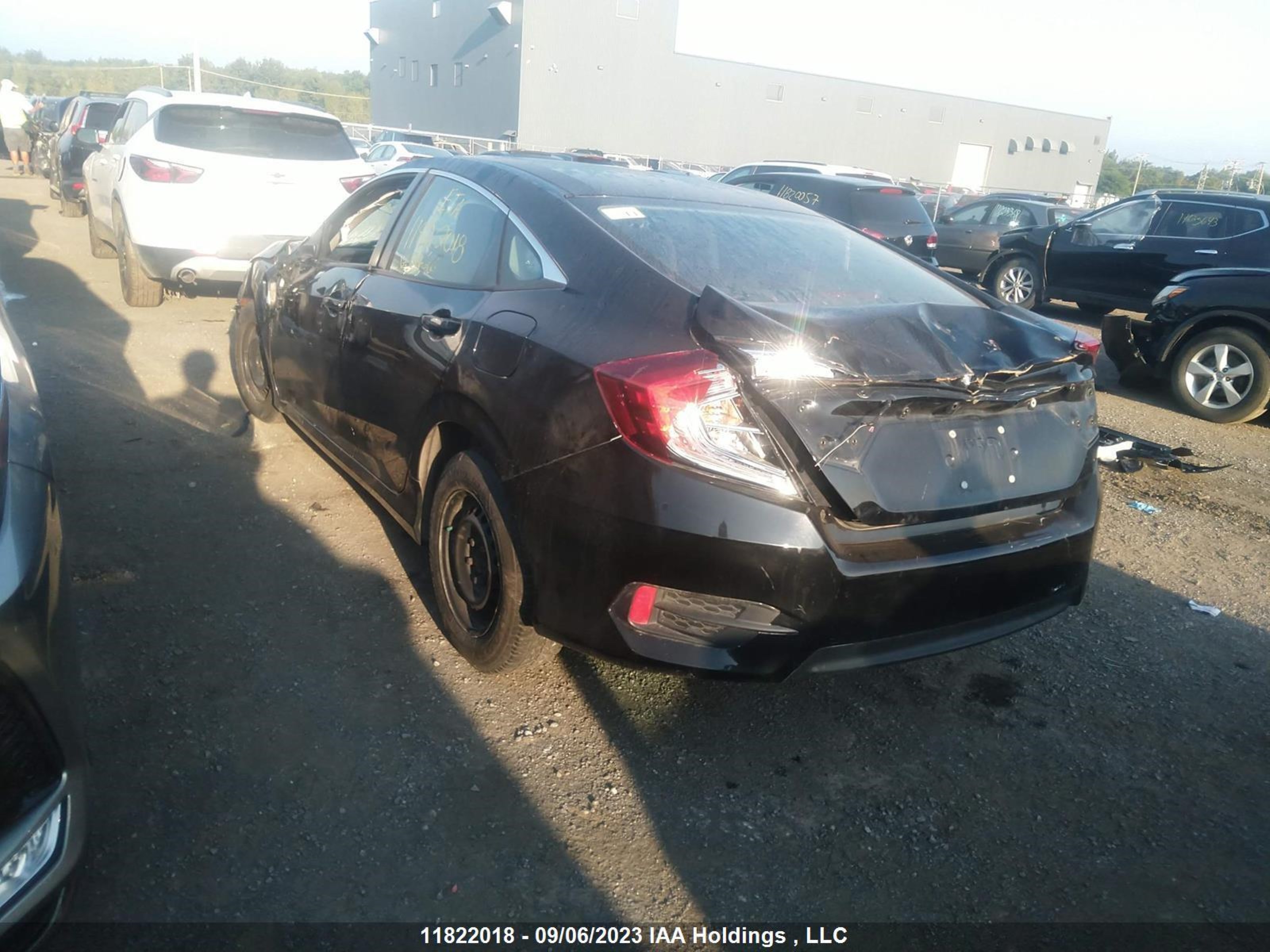 Photo 2 VIN: 2HGFC2F53JH014666 - HONDA CIVIC 