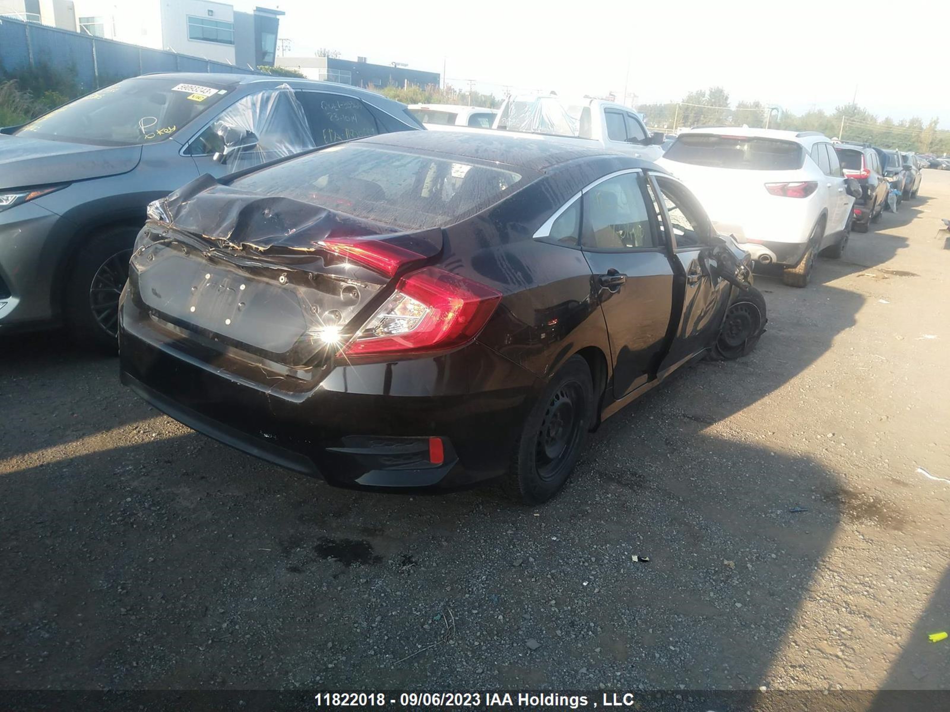 Photo 3 VIN: 2HGFC2F53JH014666 - HONDA CIVIC 