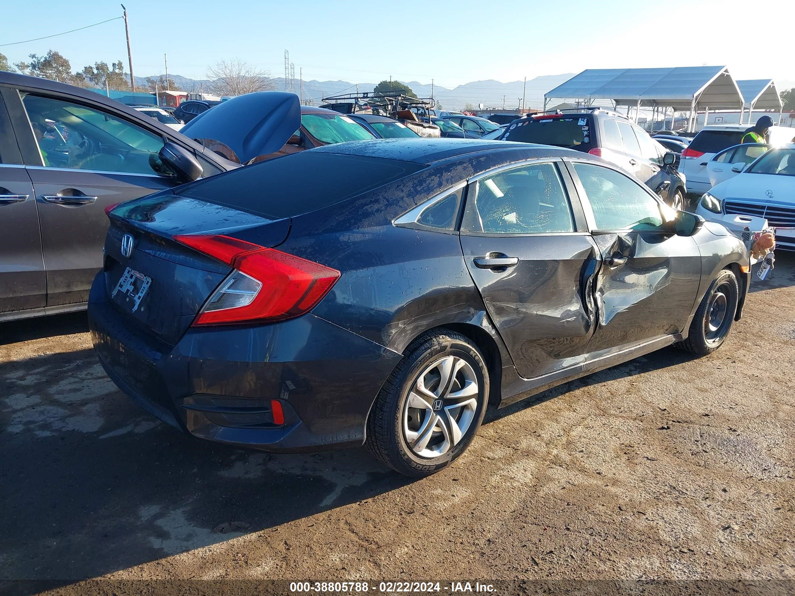 Photo 3 VIN: 2HGFC2F53JH500166 - HONDA CIVIC 