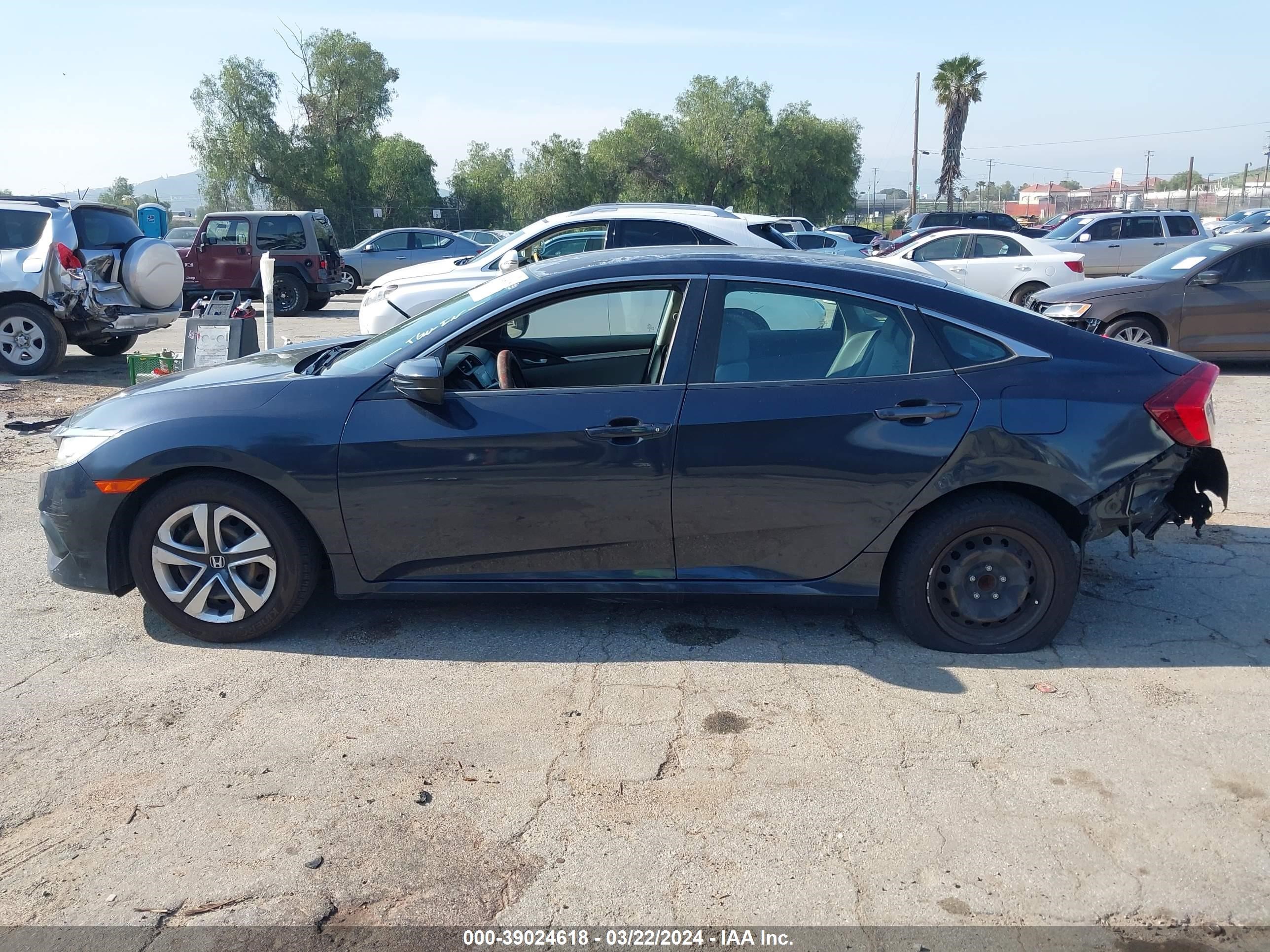 Photo 13 VIN: 2HGFC2F53JH525505 - HONDA CIVIC 