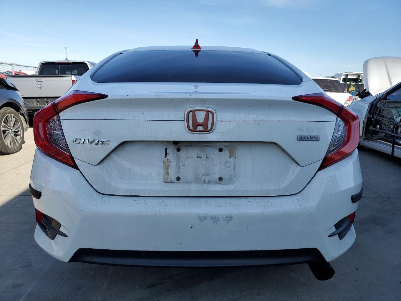 Photo 5 VIN: 2HGFC2F53JH582612 - HONDA CIVIC 