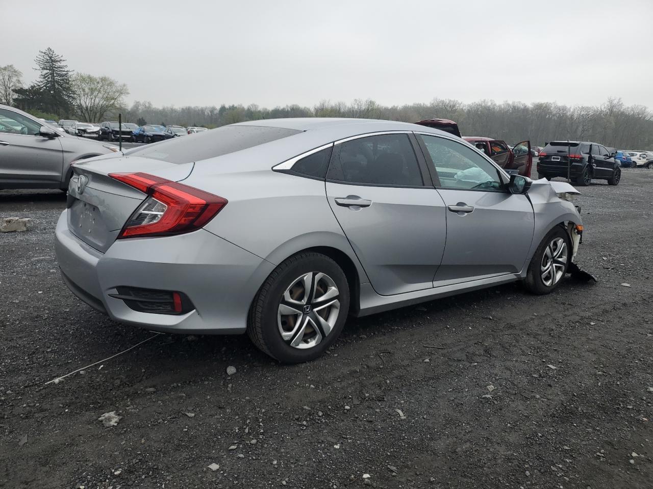 Photo 2 VIN: 2HGFC2F54JH587298 - HONDA CIVIC 