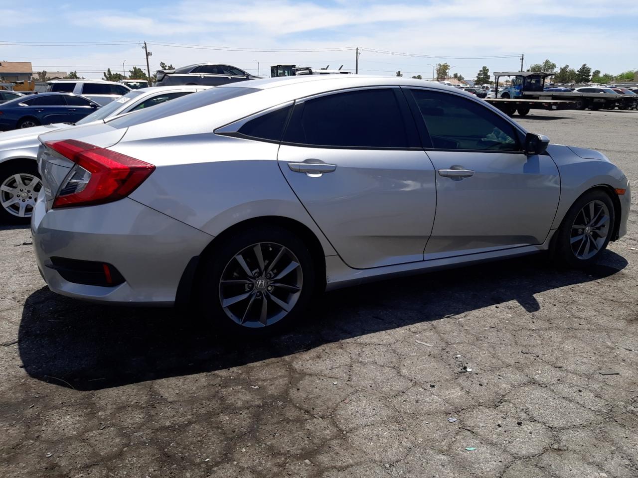 Photo 2 VIN: 2HGFC2F54JH590184 - HONDA CIVIC 