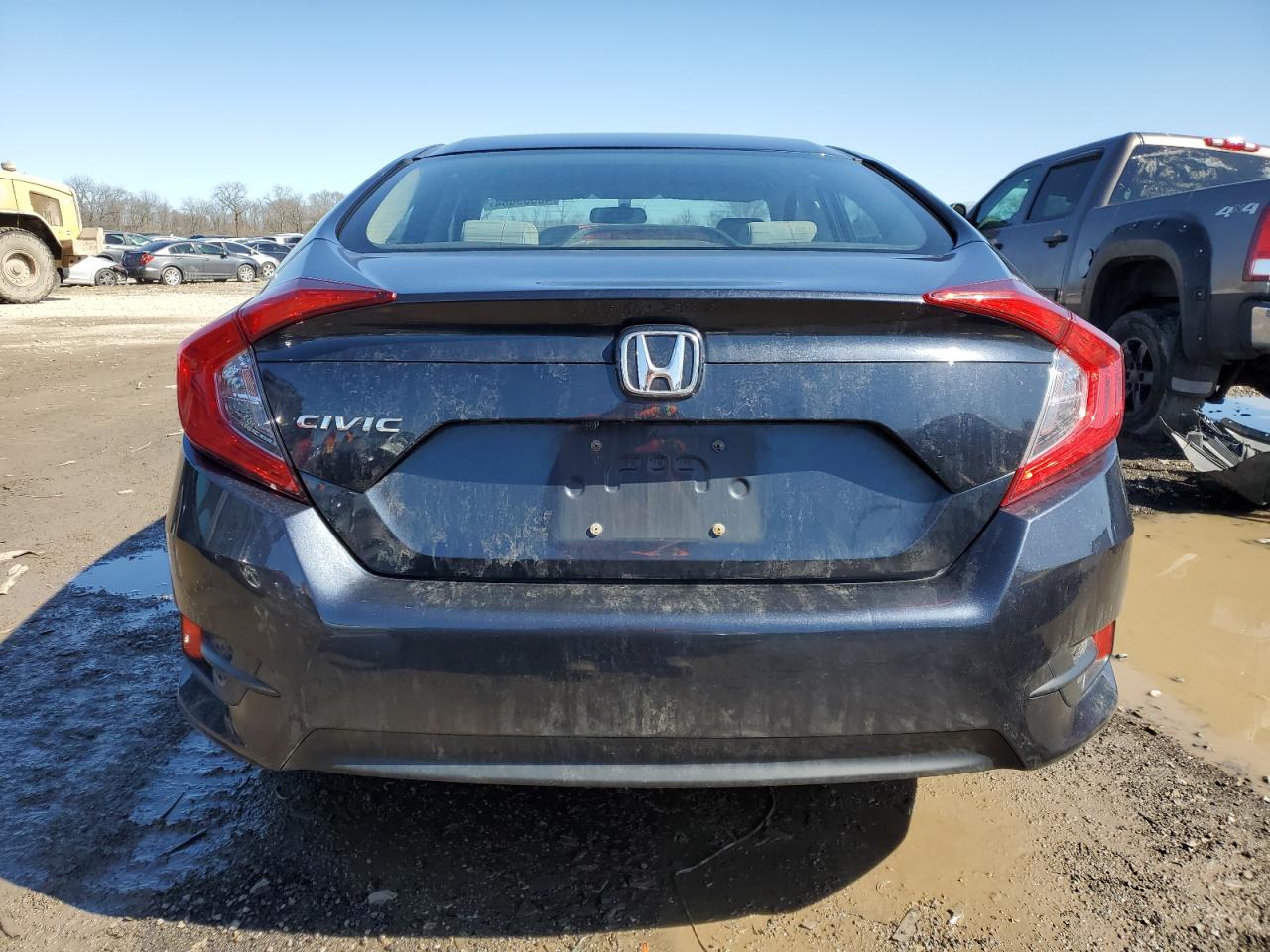 Photo 5 VIN: 2HGFC2F55JH597841 - HONDA CIVIC 